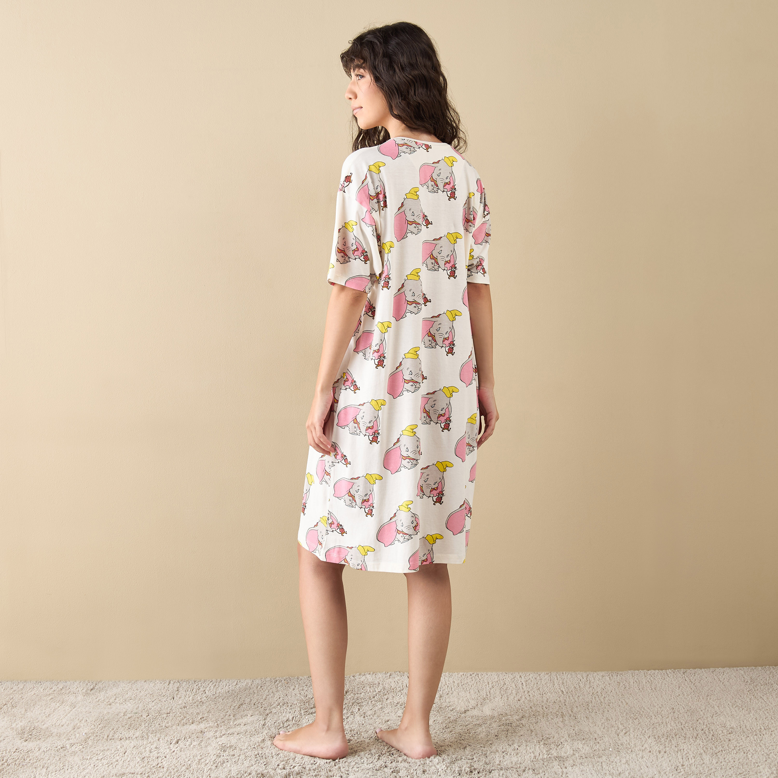 قميص نوم بأكمام قصيرة وطبعات دامبو-women-clothing-nightwear-nighties-image-3