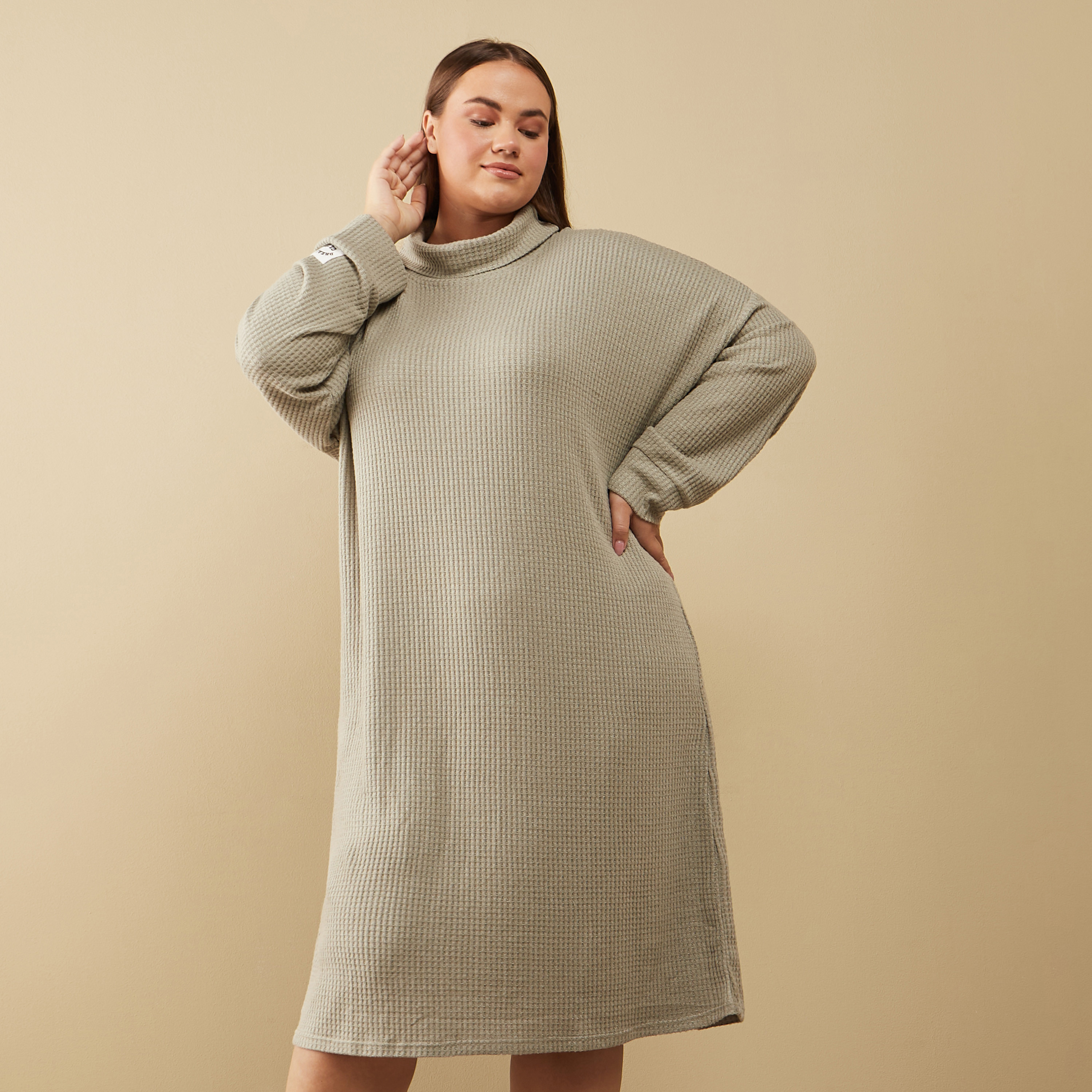 فستان وافل بارز الملمس بياقة منسدلة وأكمام طويلة-women-clothing-nightwear-nighties-image-1