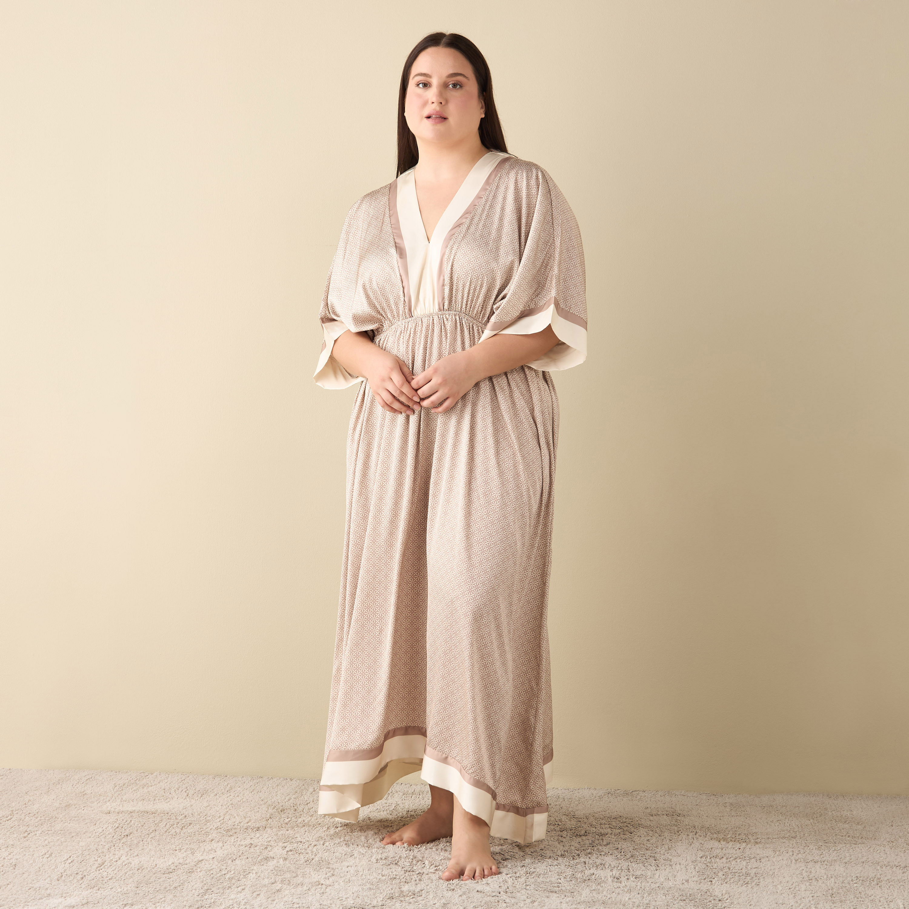 قميص نوم قفطان ساتان بياقة V وطبعات-women-clothing-nightwear-nighties-image-2