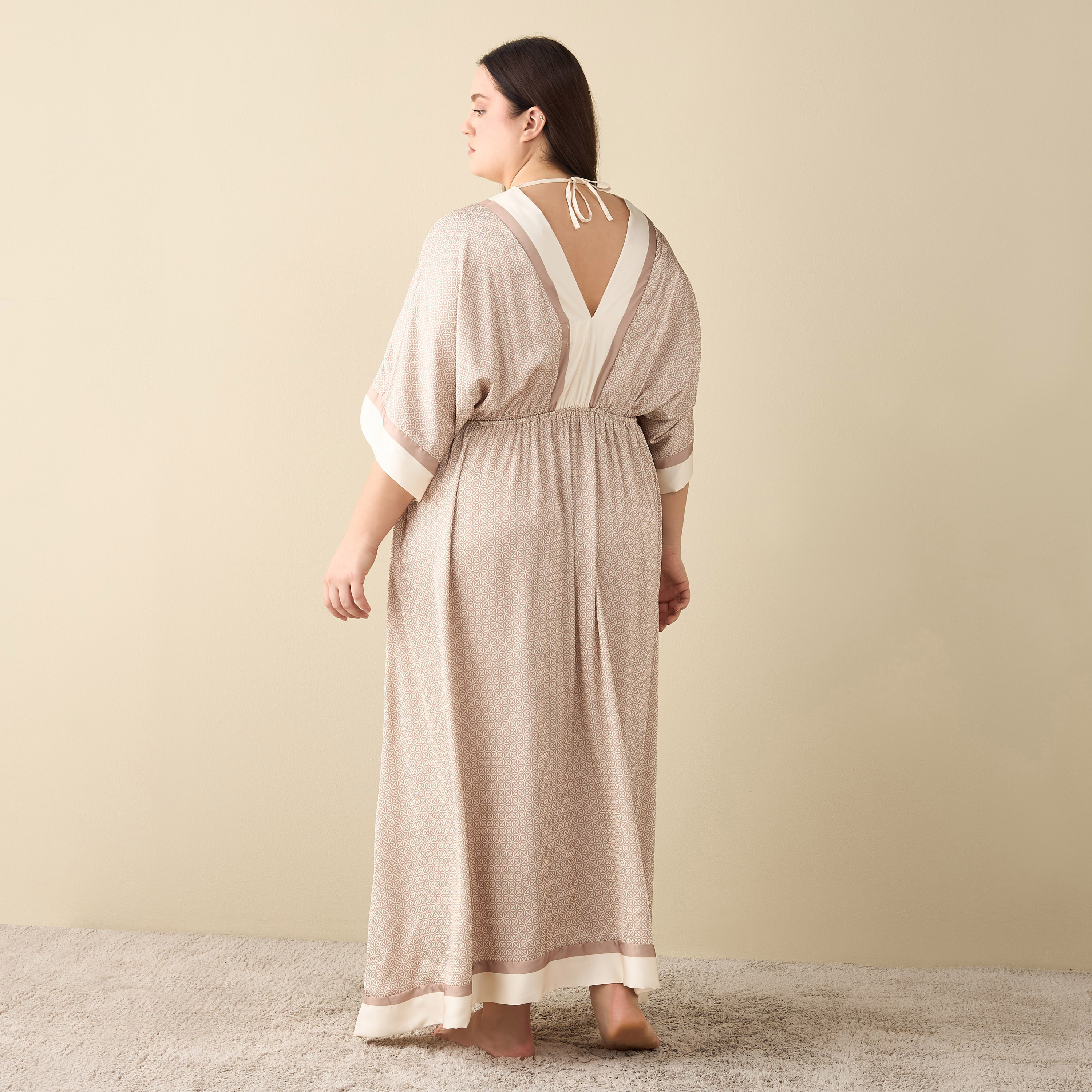 قميص نوم قفطان ساتان بياقة V وطبعات-women-clothing-nightwear-nighties-image-3