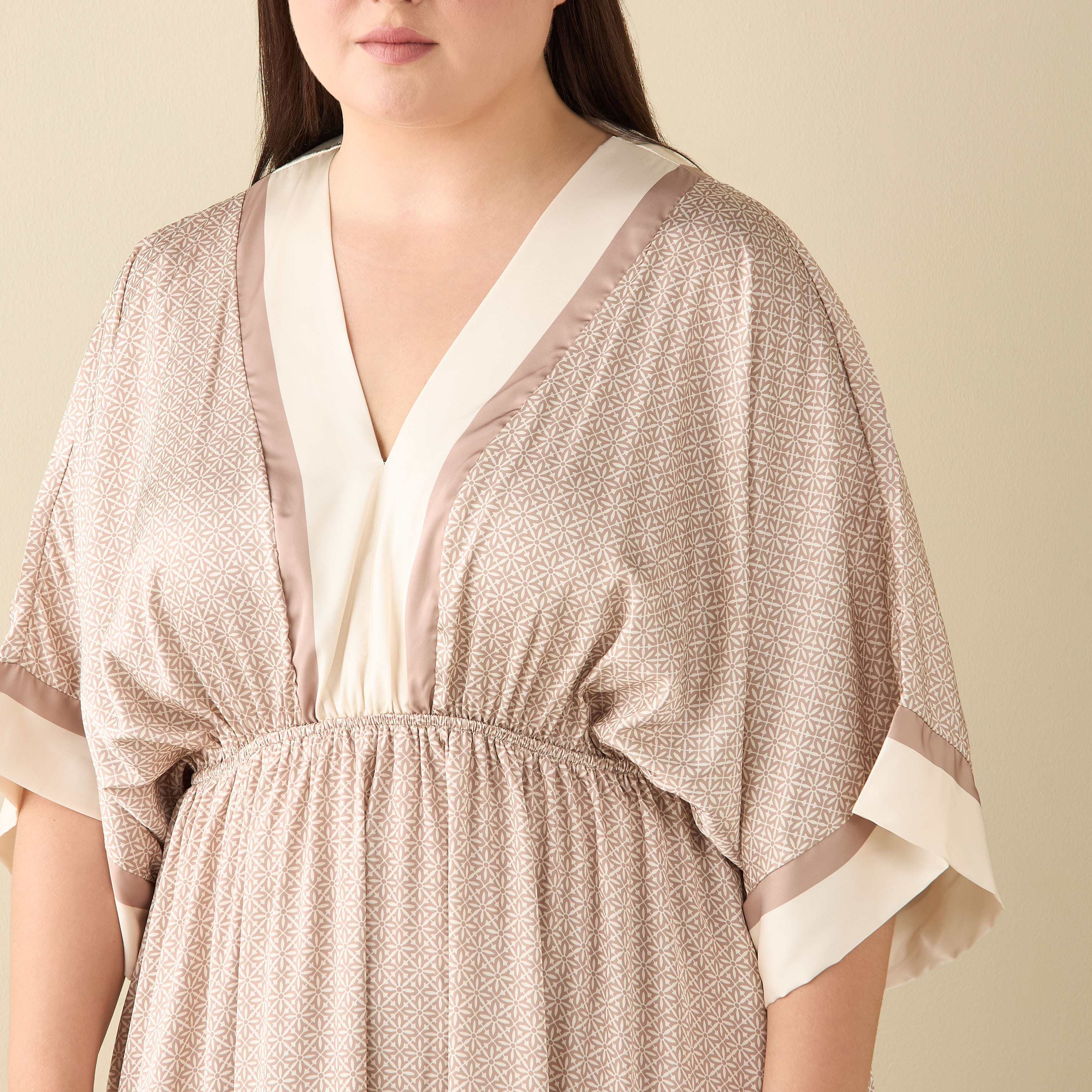 قميص نوم قفطان ساتان بياقة V وطبعات-women-clothing-nightwear-nighties-image-4