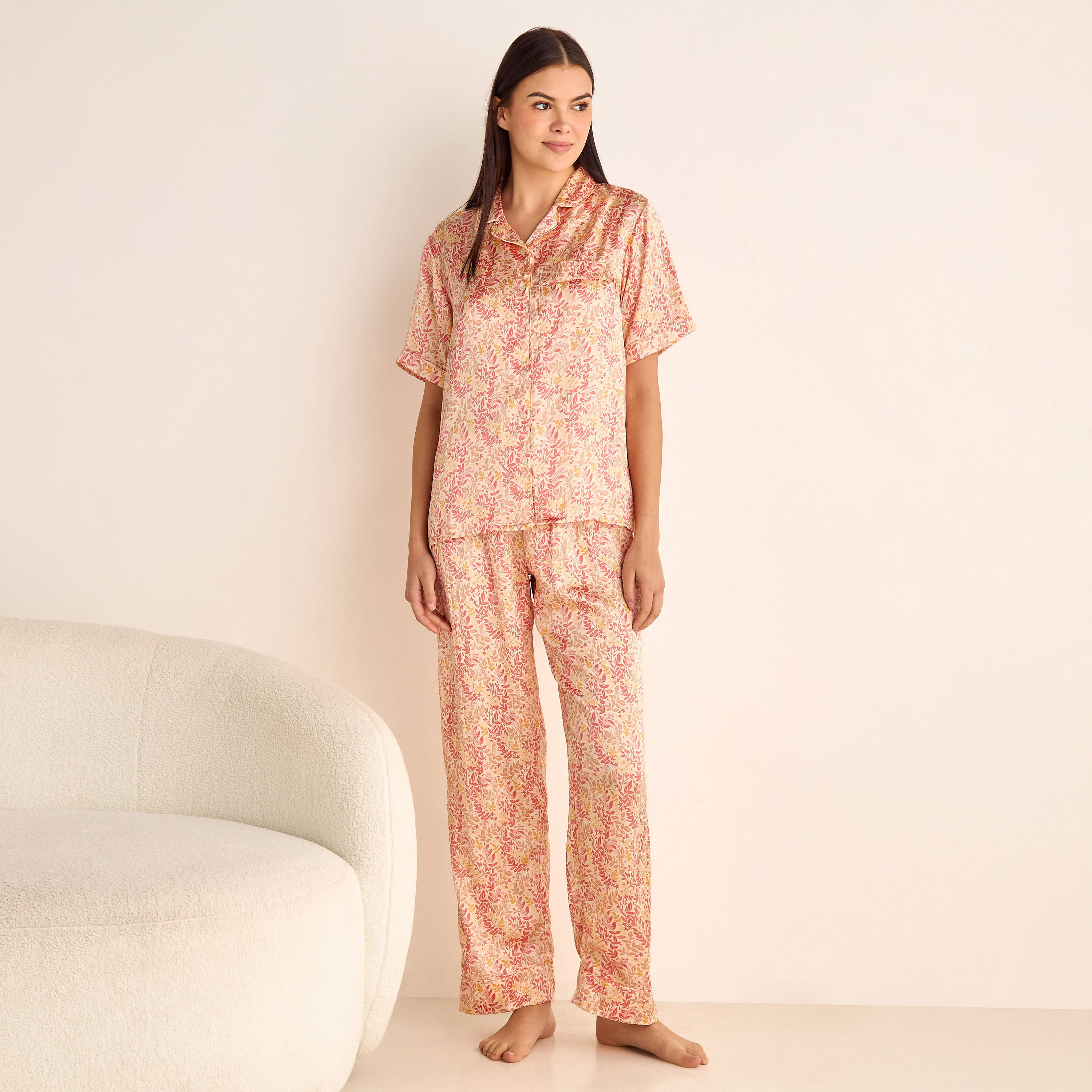طقم بنطلون بيجاما بخصر مطاطي وقميص بياقة كامب وطبعات زهرية-women-clothing-nightwear-pyjamas-longsets-image-1