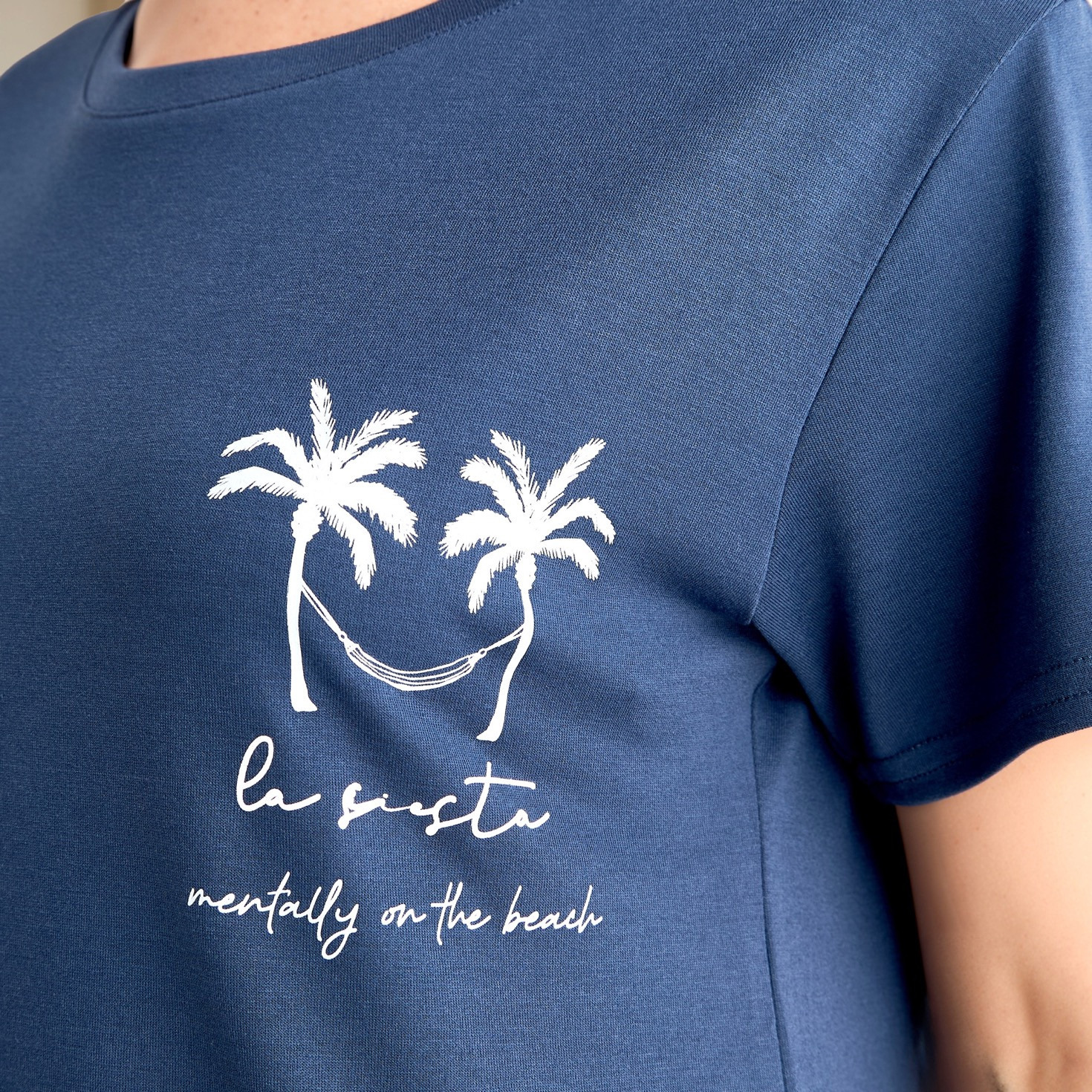 طقم بنطلون بيجاما وتيشيرت فيسكوز بطبعات جرافيك-women-clothing-nightwear-pyjamas-longsets-image-5