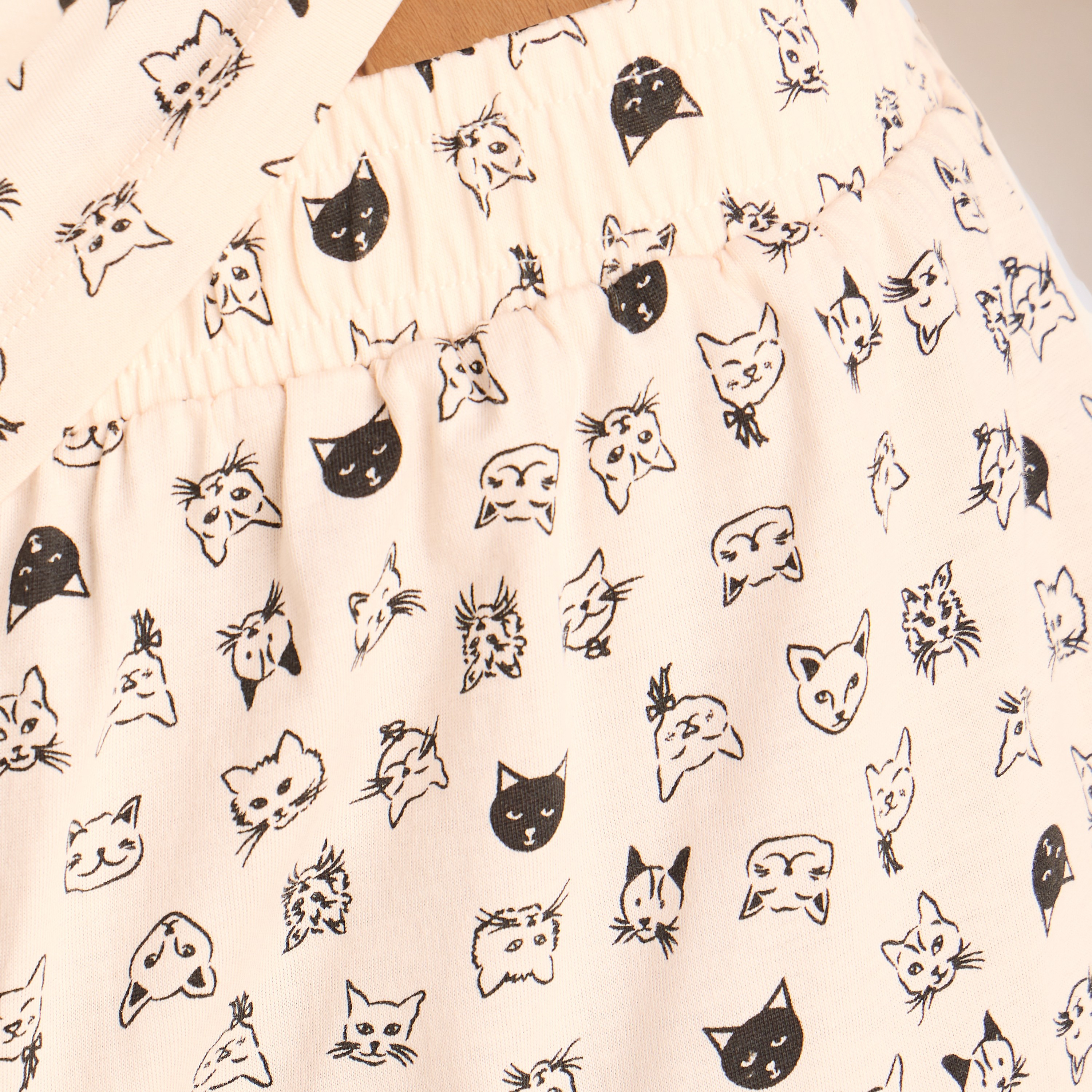 طقم شورت وتيشيرت بطبعات-women-clothing-nightwear-pyjamas-shortsets-image-2