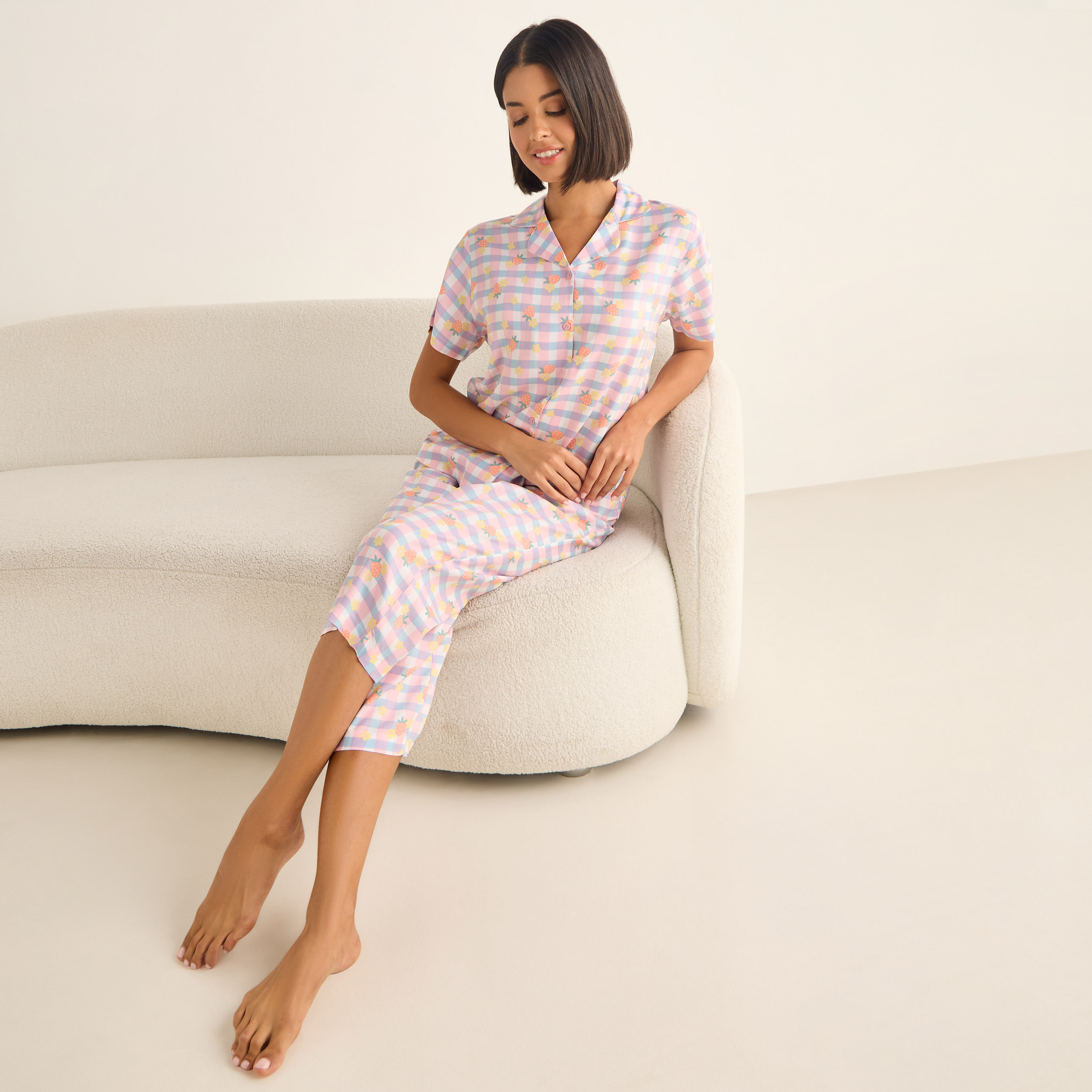 طقم بيجاما بطبعات فراولة-women-clothing-nightwear-pyjamas-longsets-image-1