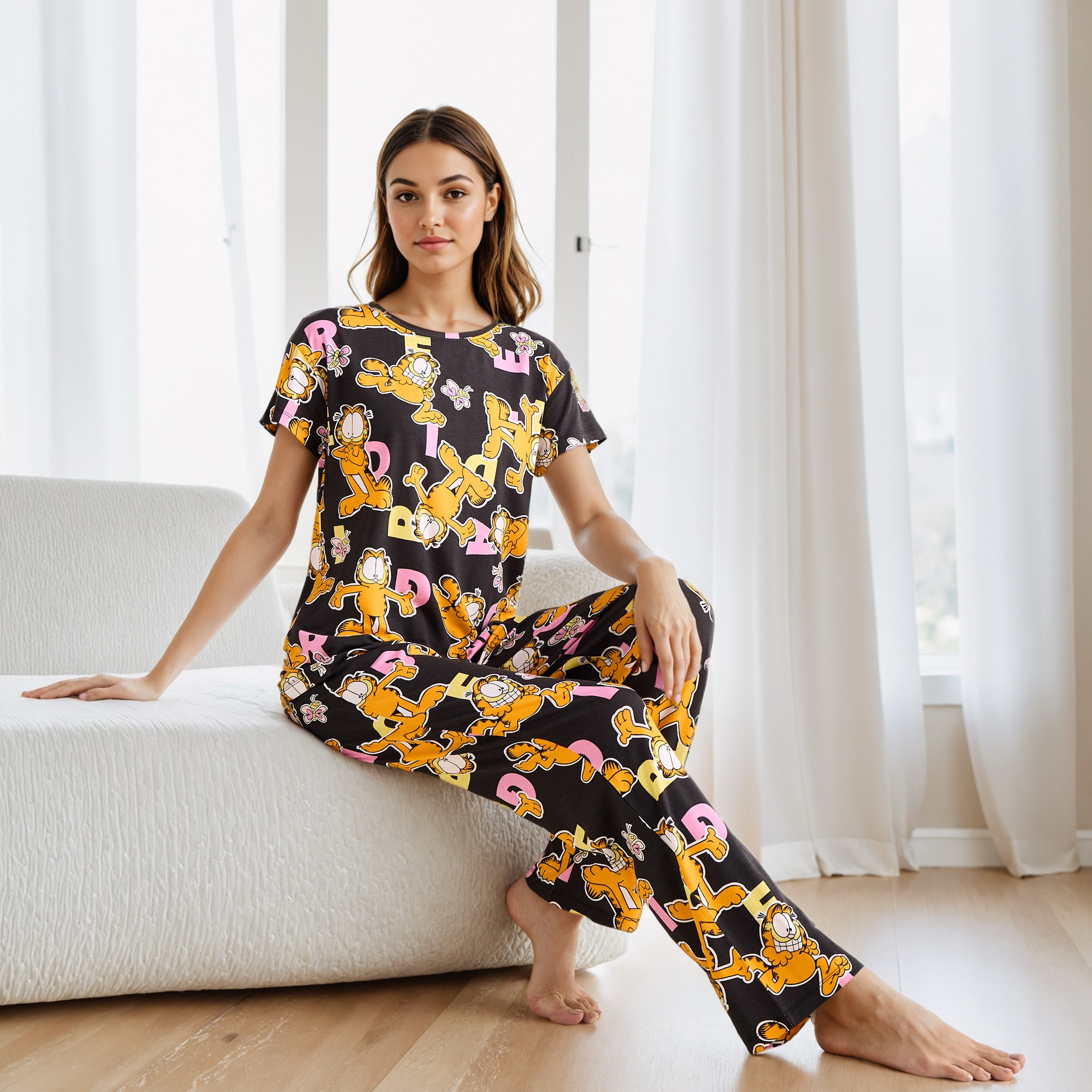 طقم بيجاما بطبعات جارفيلد-women-clothing-plussize-nightwear-nightwearsets-image-1