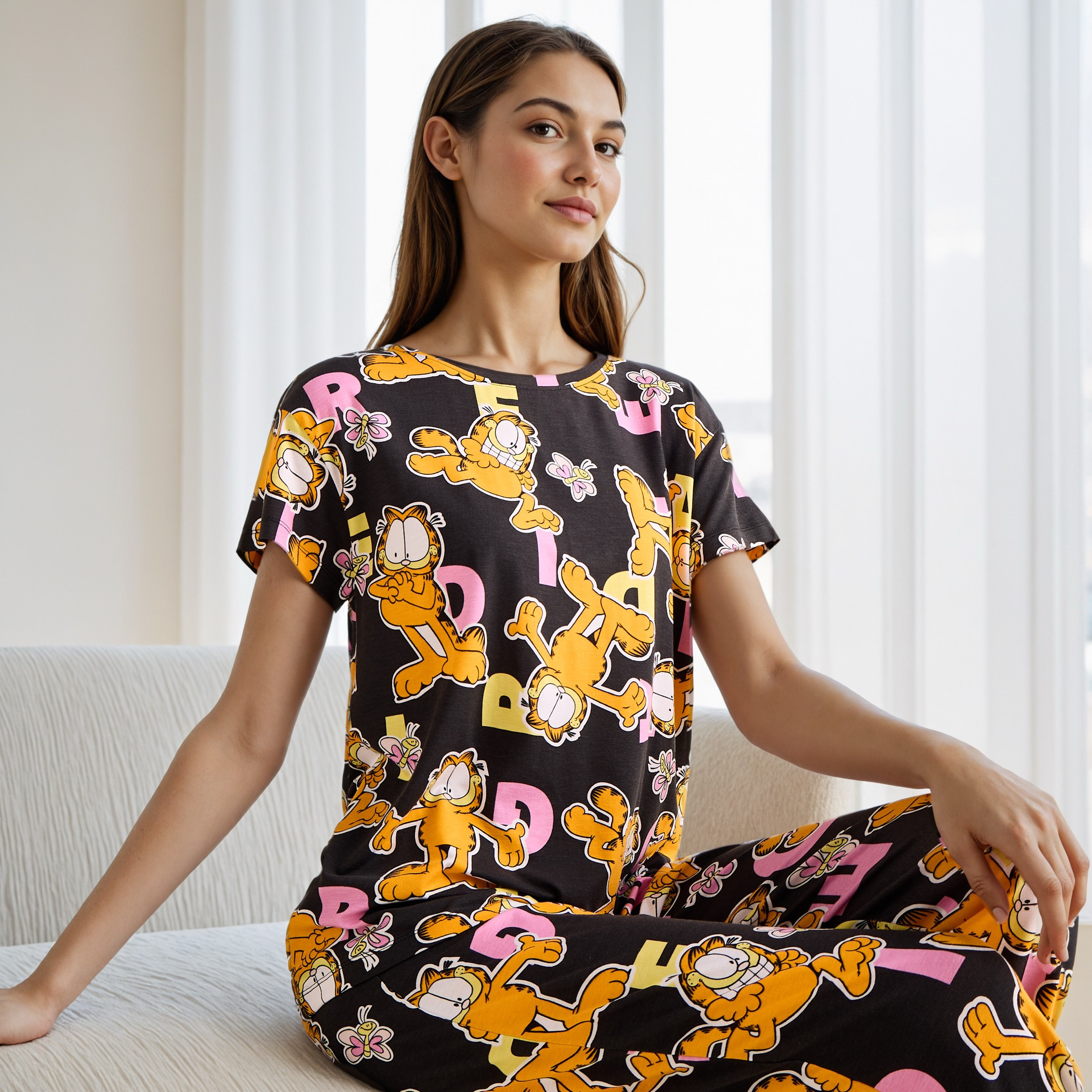 طقم بيجاما بطبعات جارفيلد-women-clothing-plussize-nightwear-nightwearsets-image-3