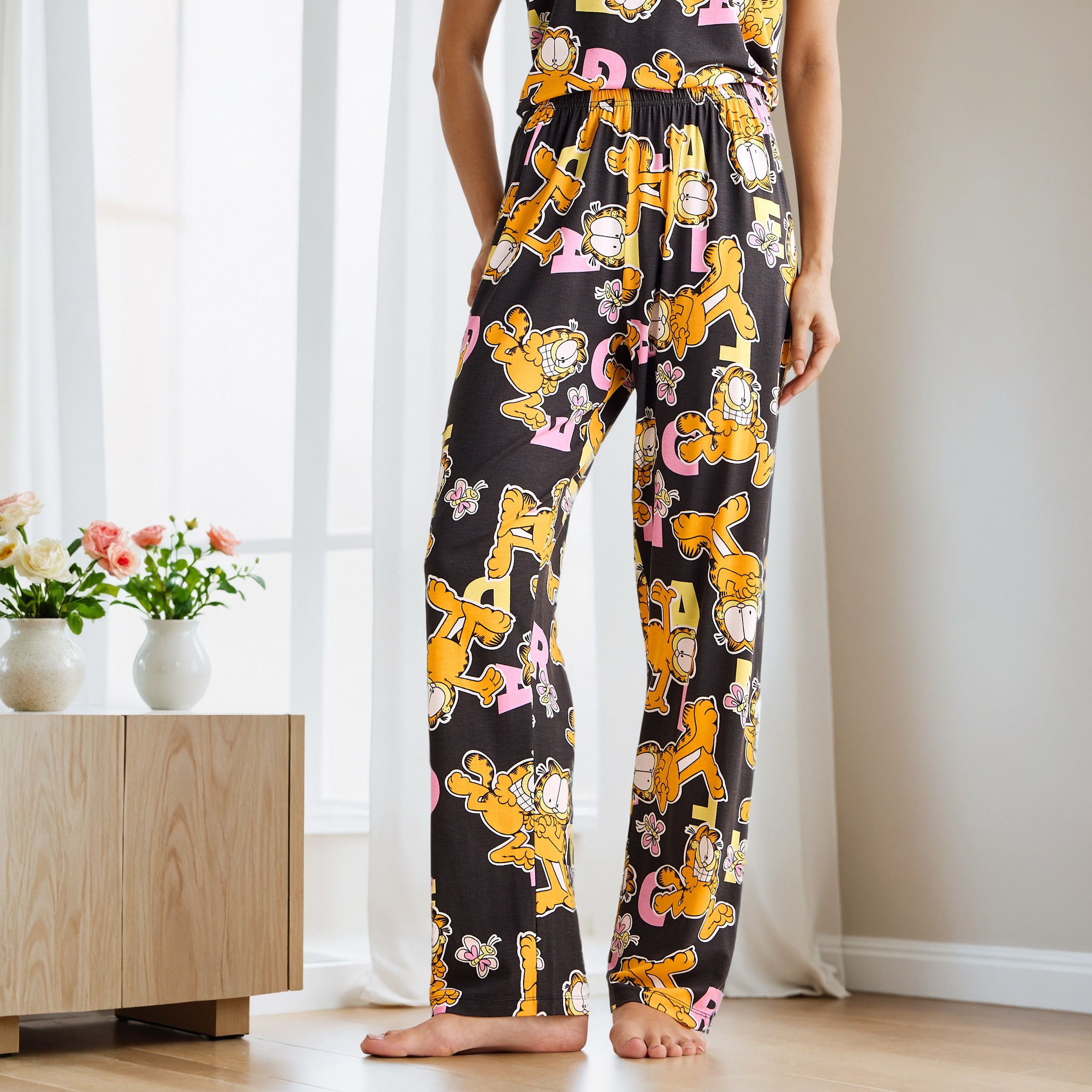 طقم بيجاما بطبعات جارفيلد-women-clothing-plussize-nightwear-nightwearsets-image-4