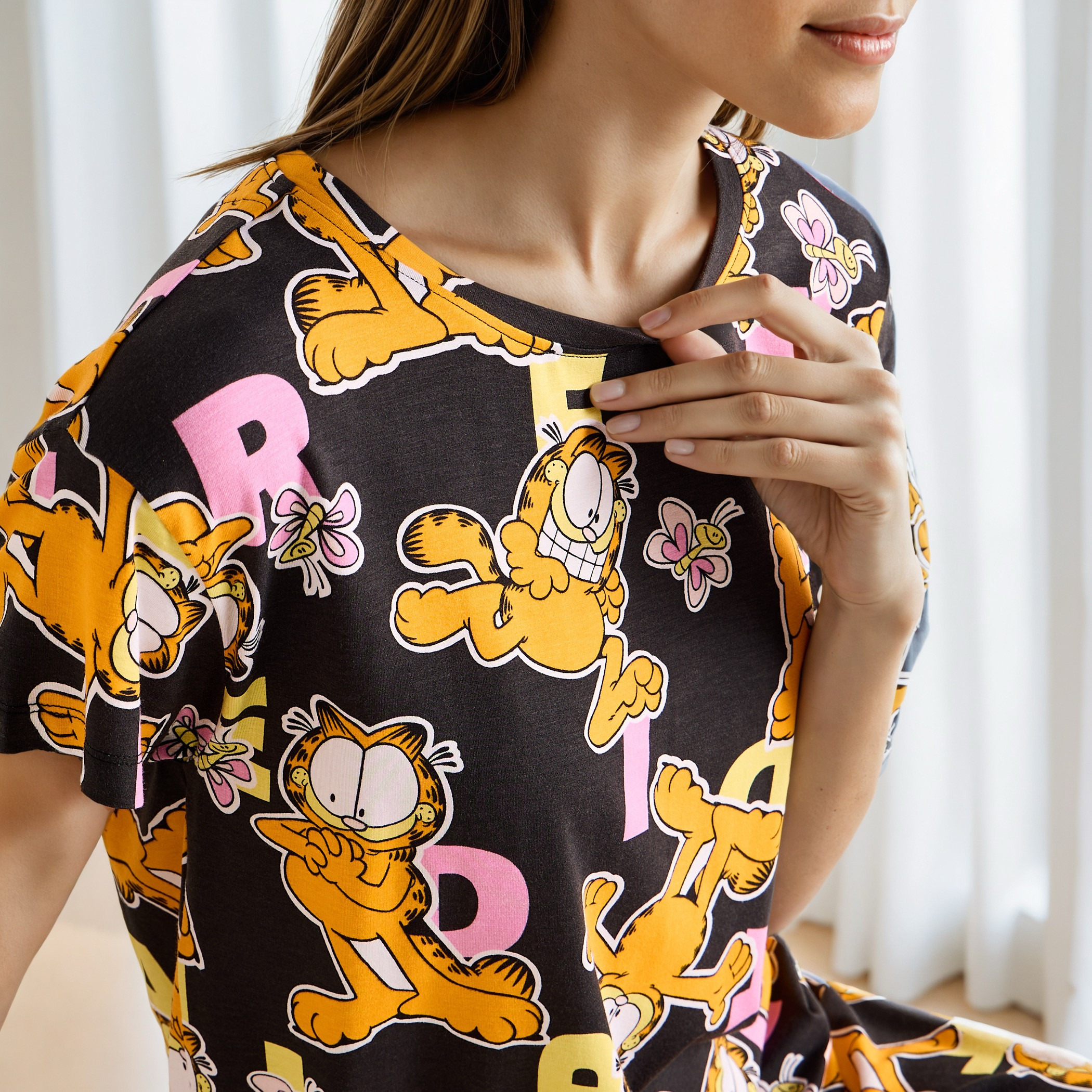 طقم بيجاما بطبعات جارفيلد-women-clothing-plussize-nightwear-nightwearsets-image-5