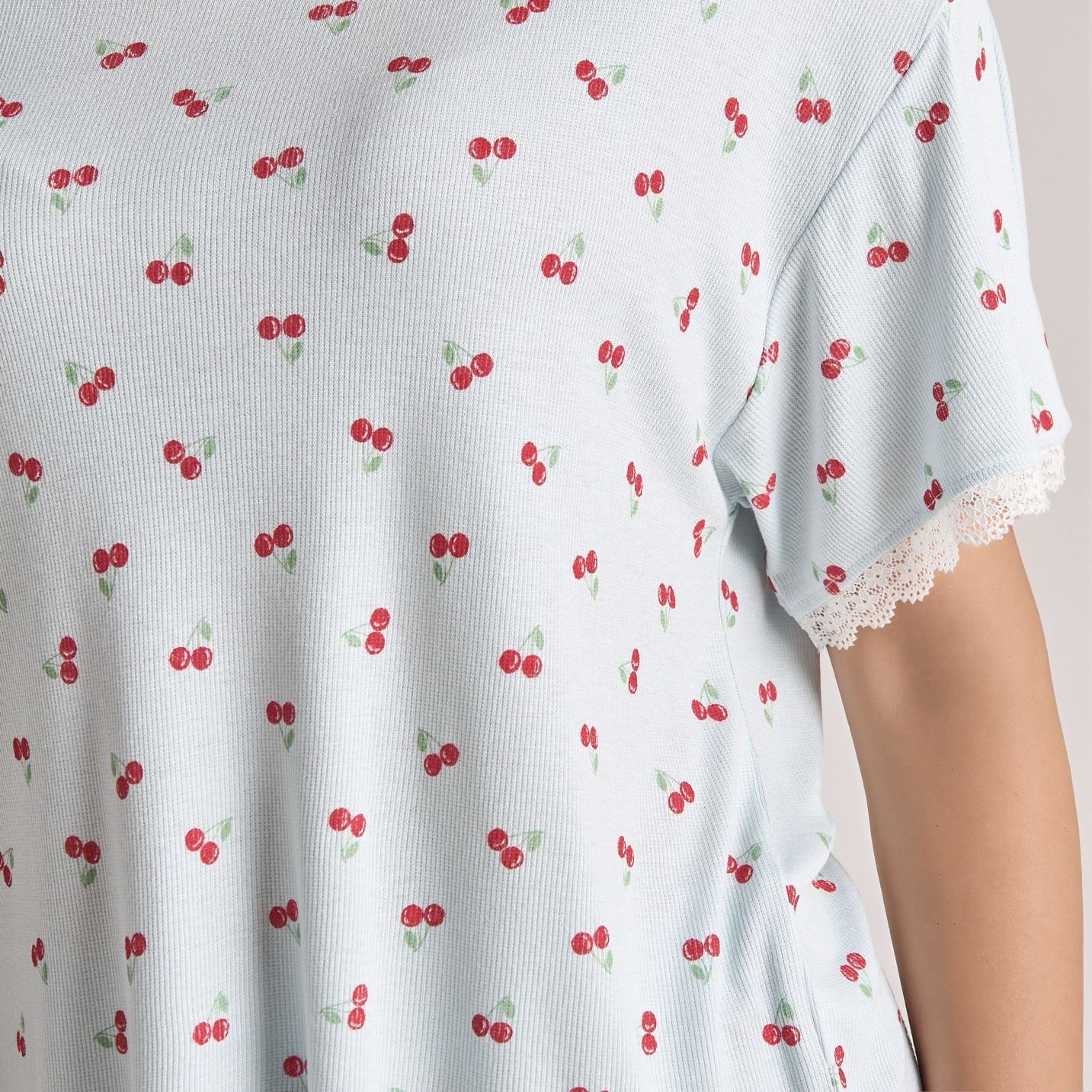 طقم شورت بطبعات فراولة-women-clothing-nightwear-pyjamas-shortsets-image-4