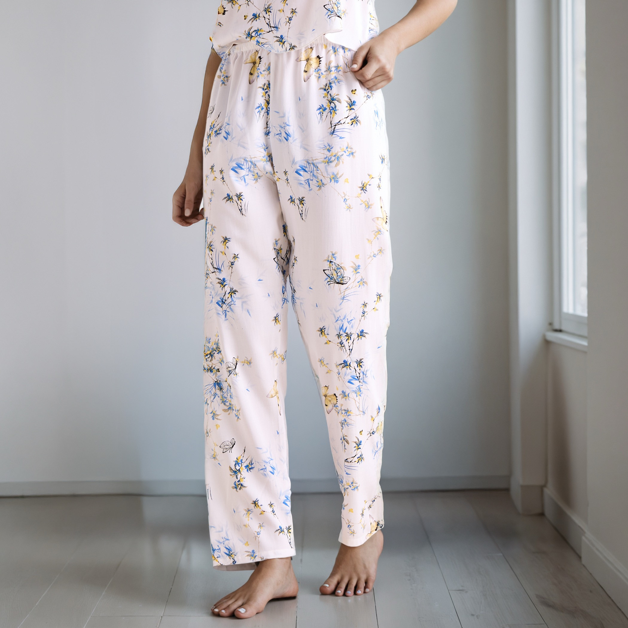 All-Over Print Robe and Pyjama Set-women-clothing-nightwear-pyjamas-longsets-image-4