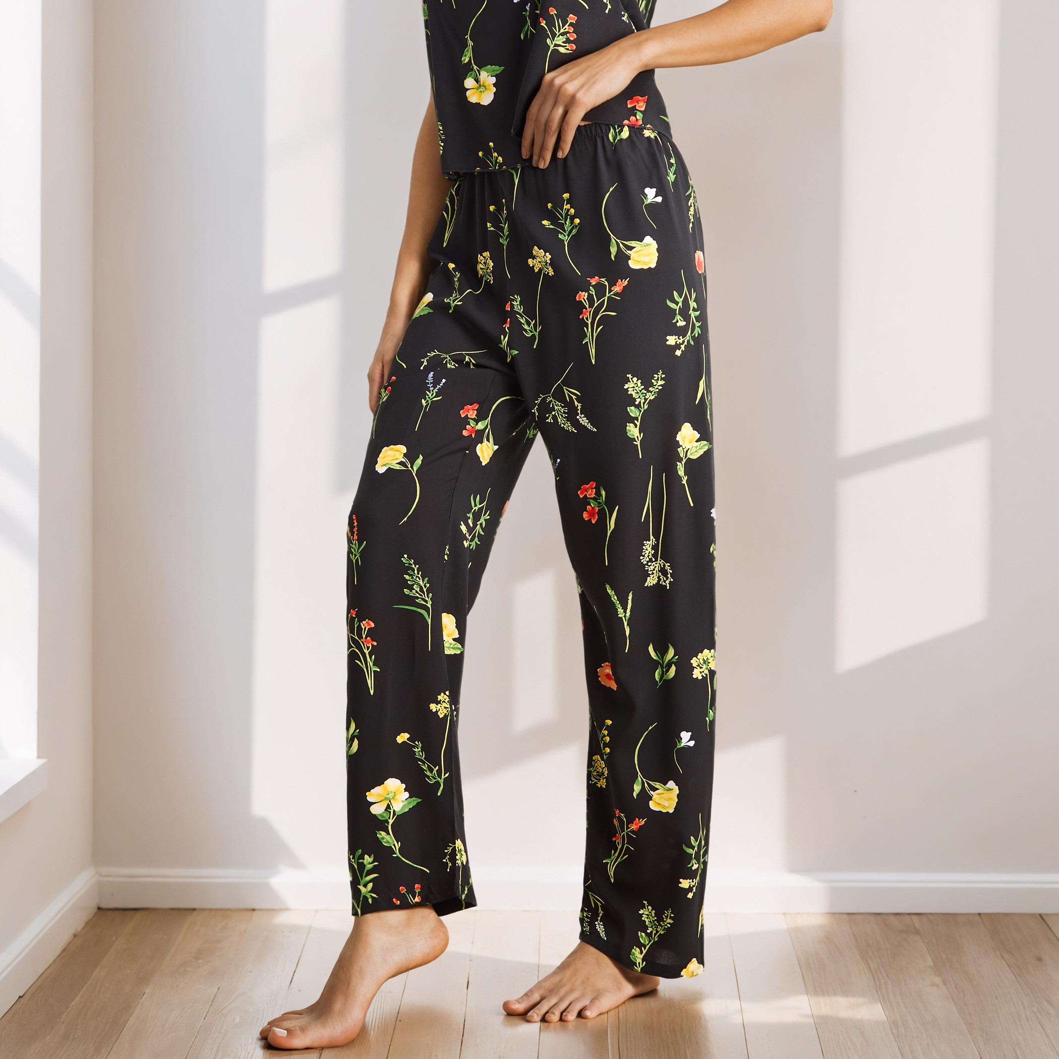All-Over Floral Print Robe and Pyjama Set-women-clothing-nightwear-pyjamas-longsets-image-4