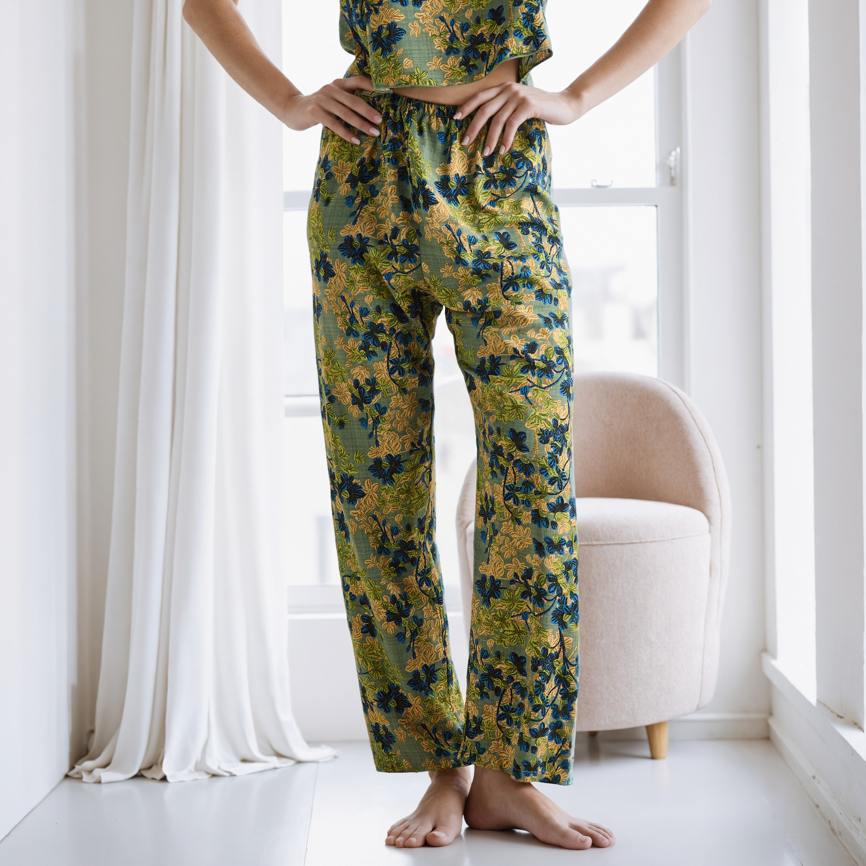 All-Over Floral Print Robe and Pyjama Set-women-clothing-nightwear-pyjamas-longsets-image-4
