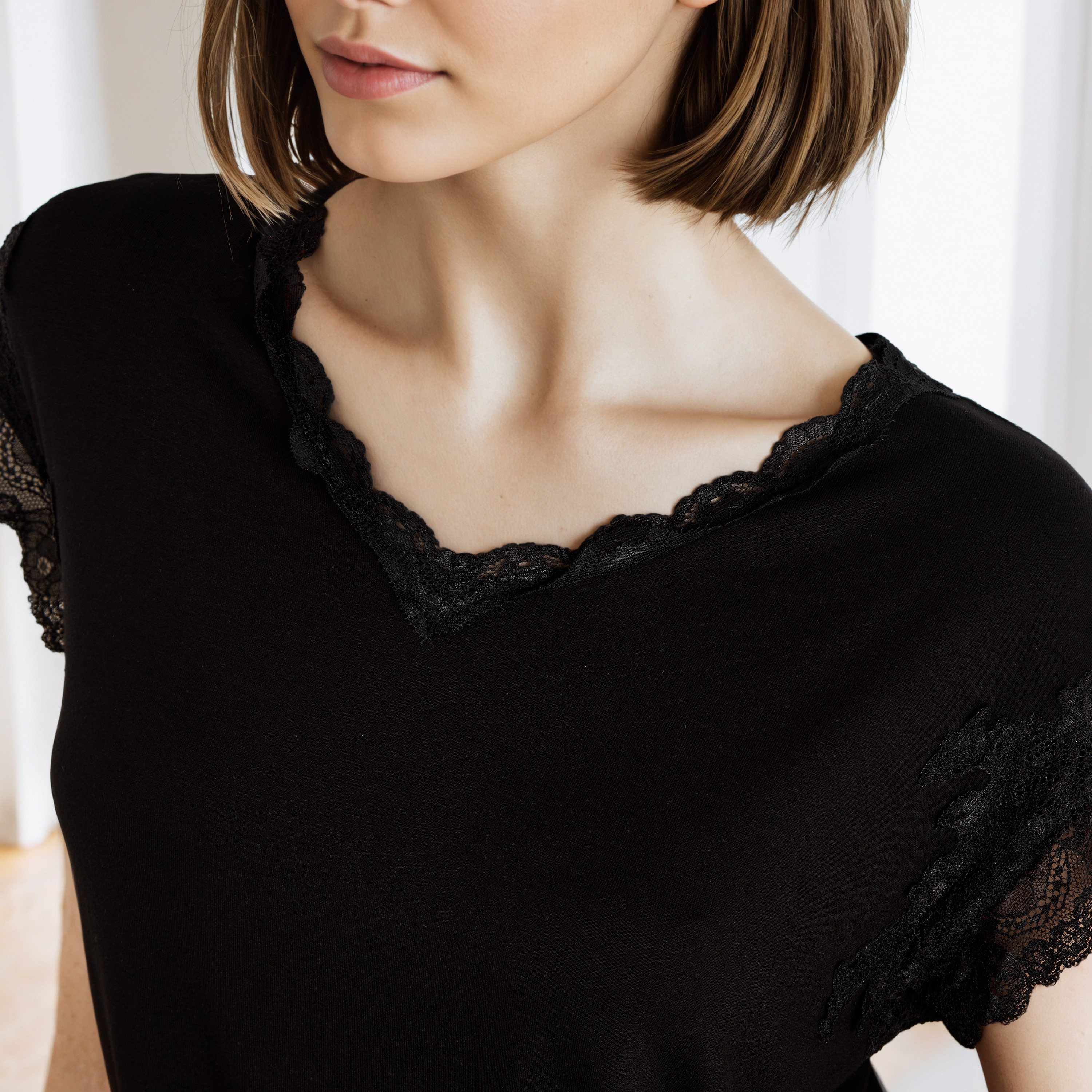 طقم بيجاما بتفاصيل دانتيل-women-clothing-nightwear-pyjamas-longsets-image-5