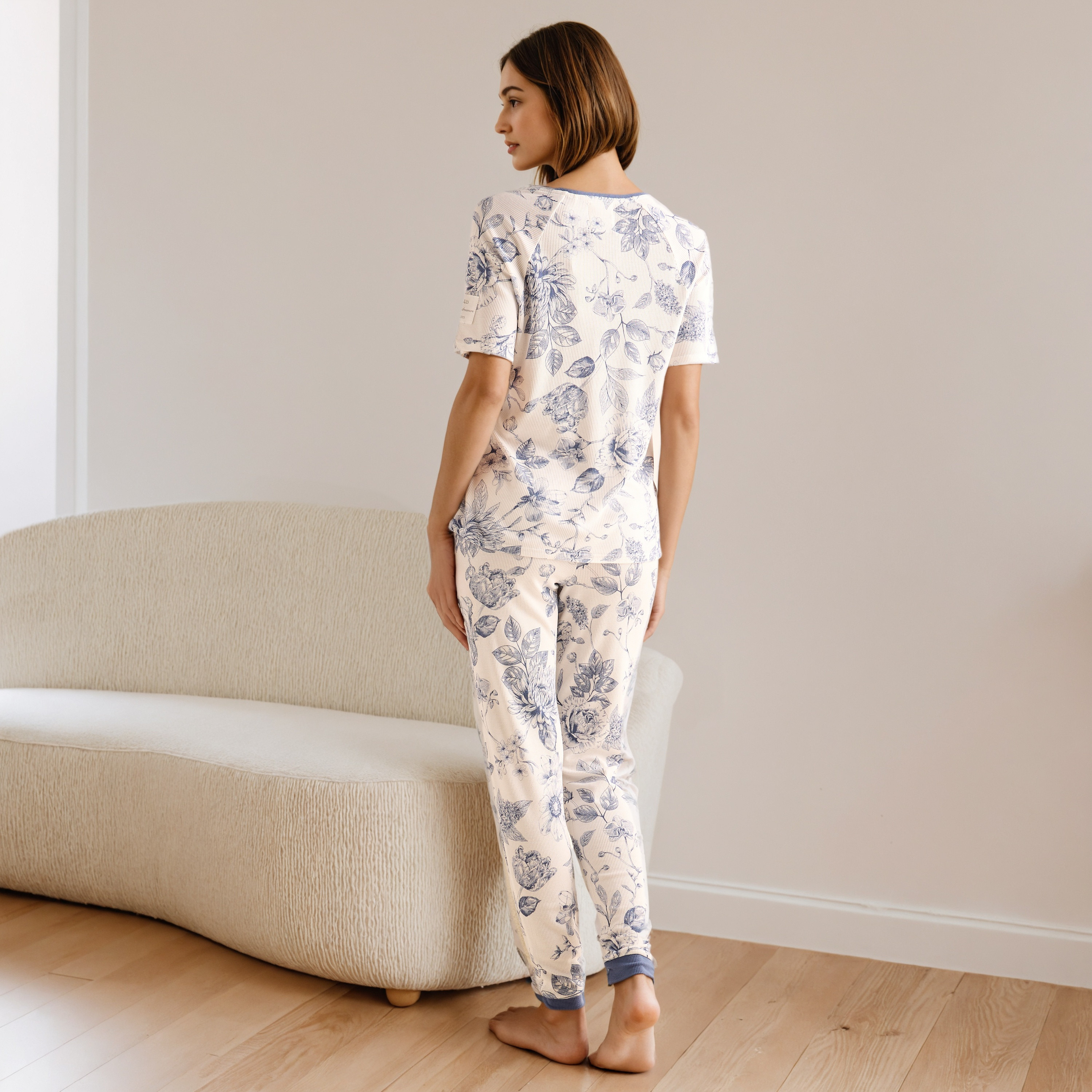 طقم بيجاما بطبعات زهرية-women-clothing-nightwear-pyjamas-longsets-image-3