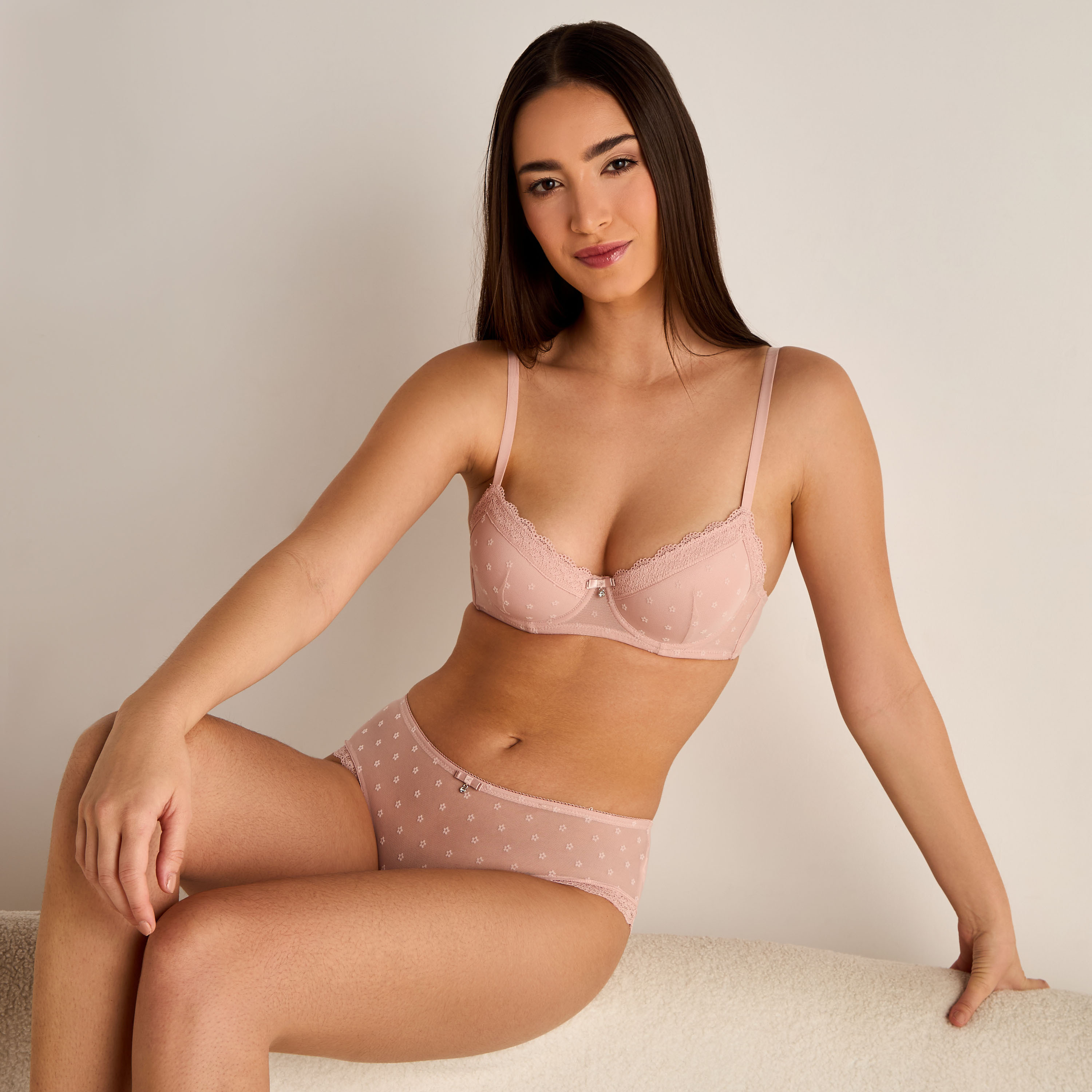 صدرية بسلك داخلي مطرّزة-women-clothing-lingerie-bras-image-2