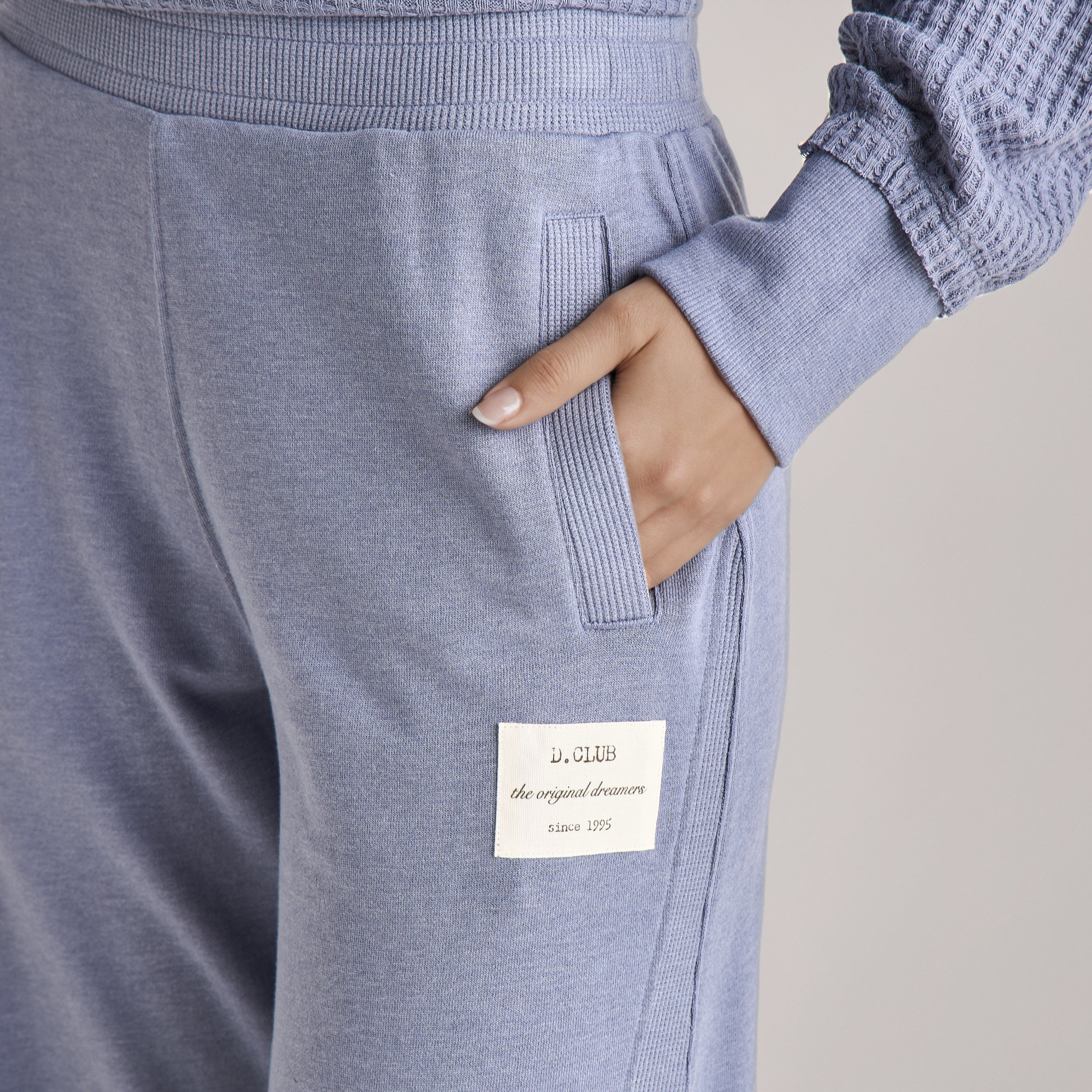طقم بيجاما سويت شيرت وبنطلون بارز الملمس-women-clothing-nightwear-pyjamas-longsets-image-5