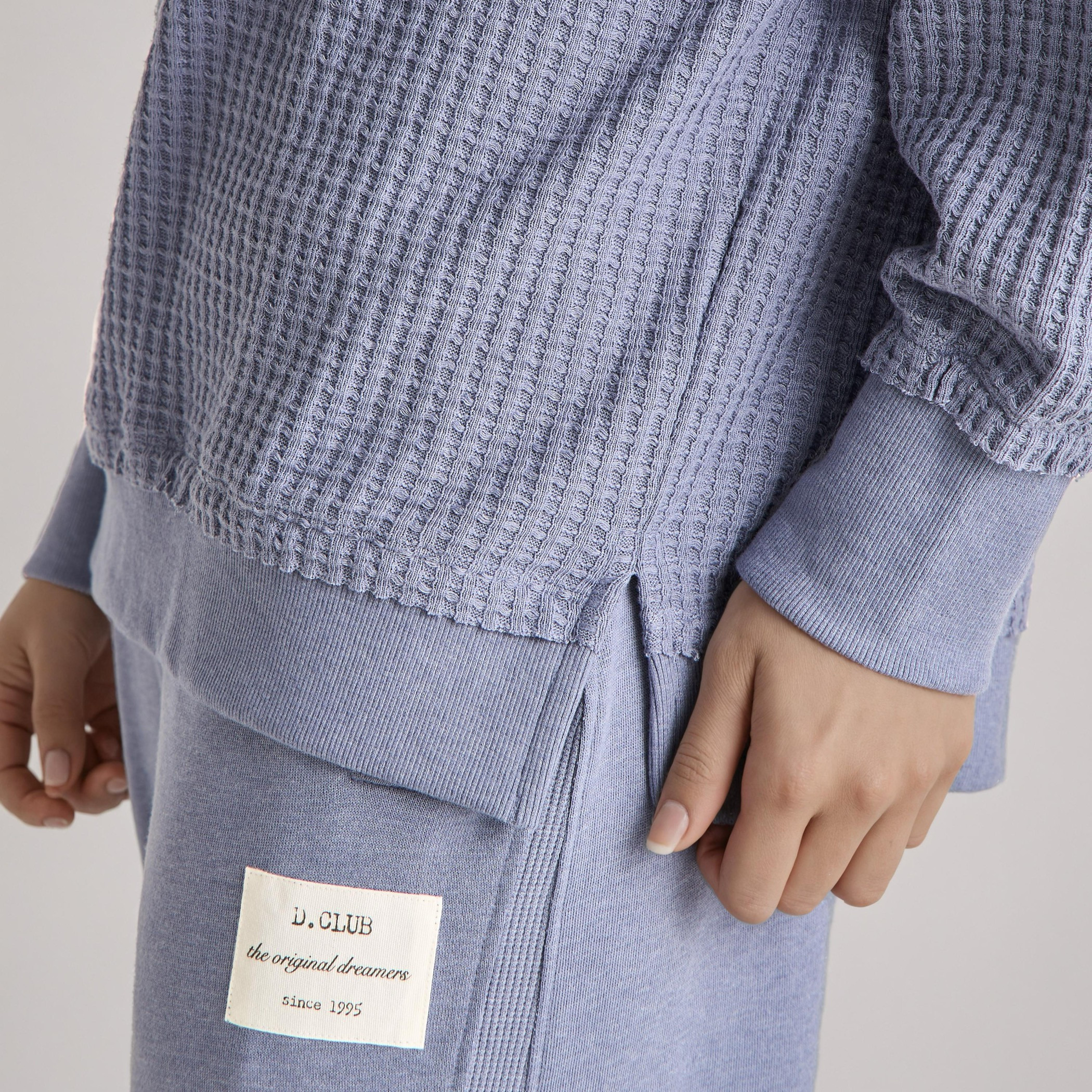 طقم بيجاما سويت شيرت وبنطلون بارز الملمس-women-clothing-nightwear-pyjamas-longsets-image-6