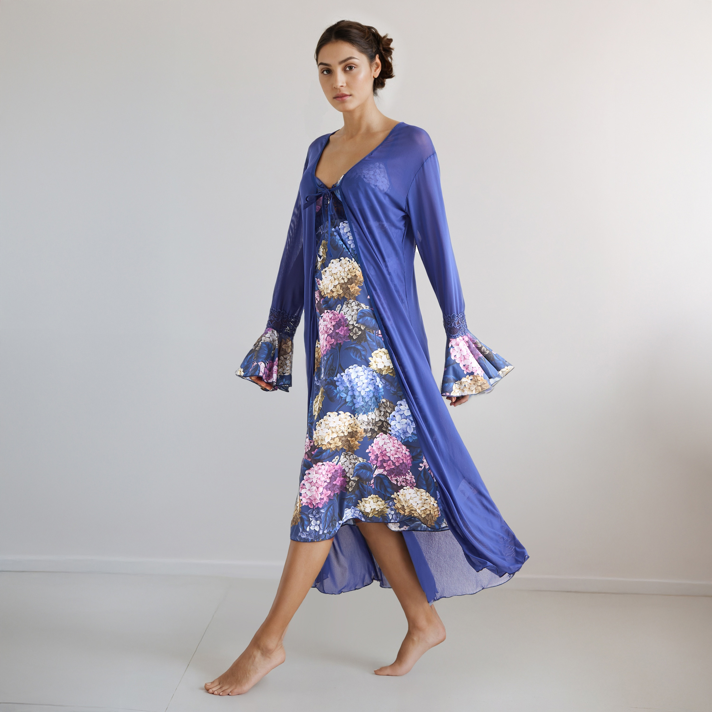 قميص نوم ميدي بياقة عميقة وروب-women-clothing-nightwear-nighties-image-1