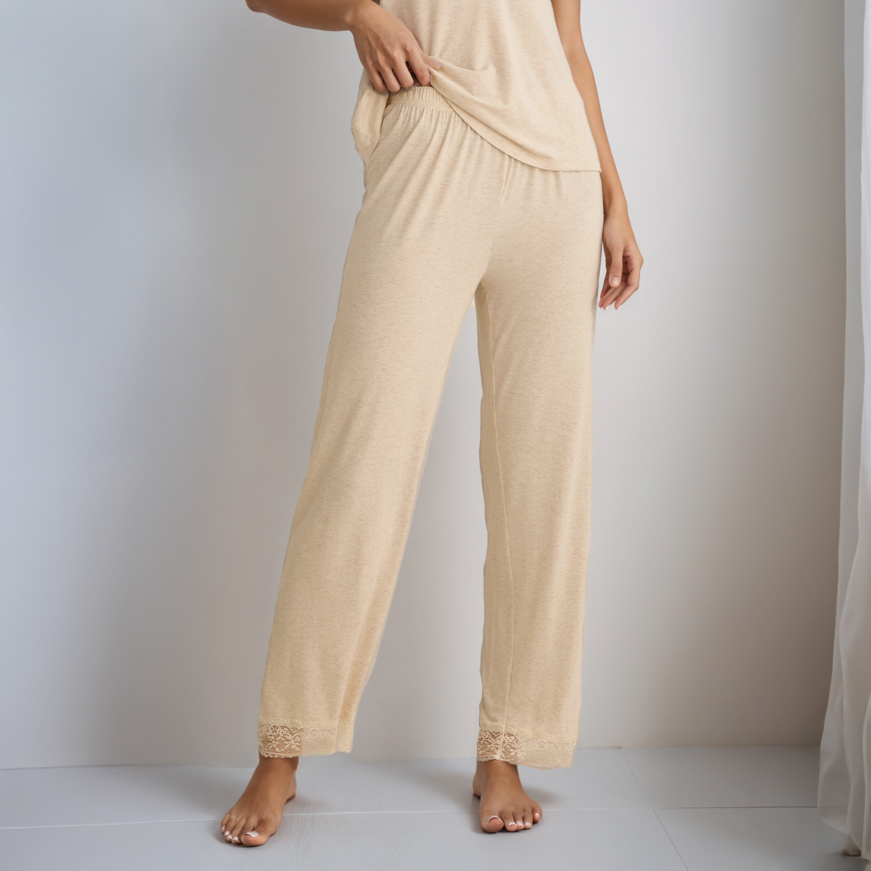 طقم بيجاما بلوزة بقصة دانتيل وبنطلون-women-clothing-nightwear-pyjamas-longsets-image-4