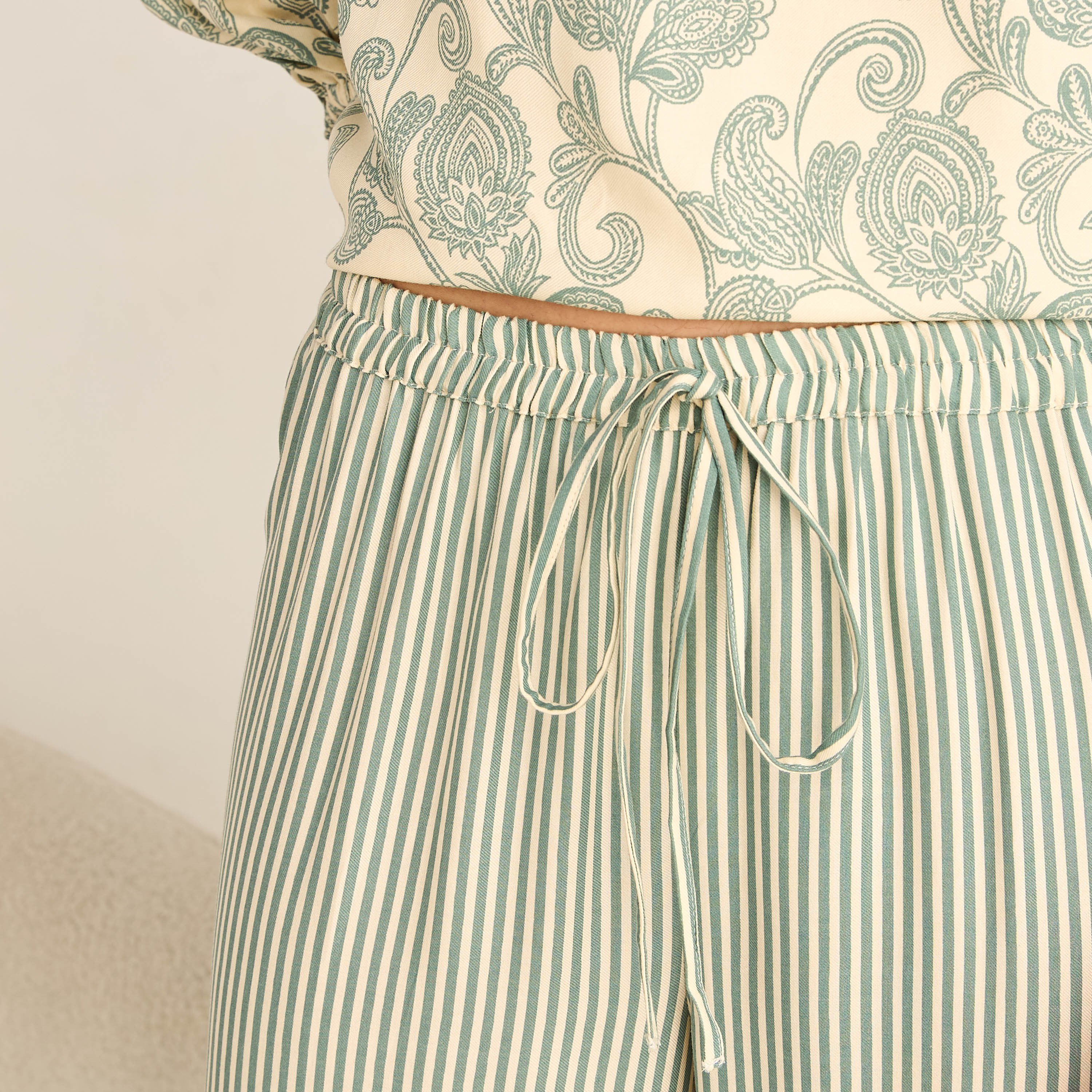 طقم بيجاما بنطلون وبلوزة فيسكوز برباط شرابة-women-clothing-nightwear-pyjamas-longsets-image-6