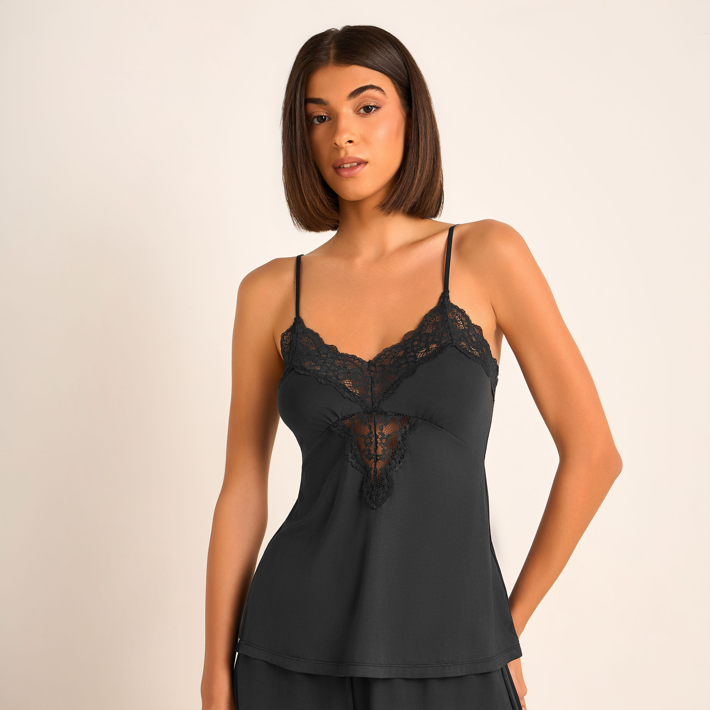 طقم بيجاما شورت وبلوزة بحمالات-women-clothing-nightwear-pyjamas-shortsets-image-6