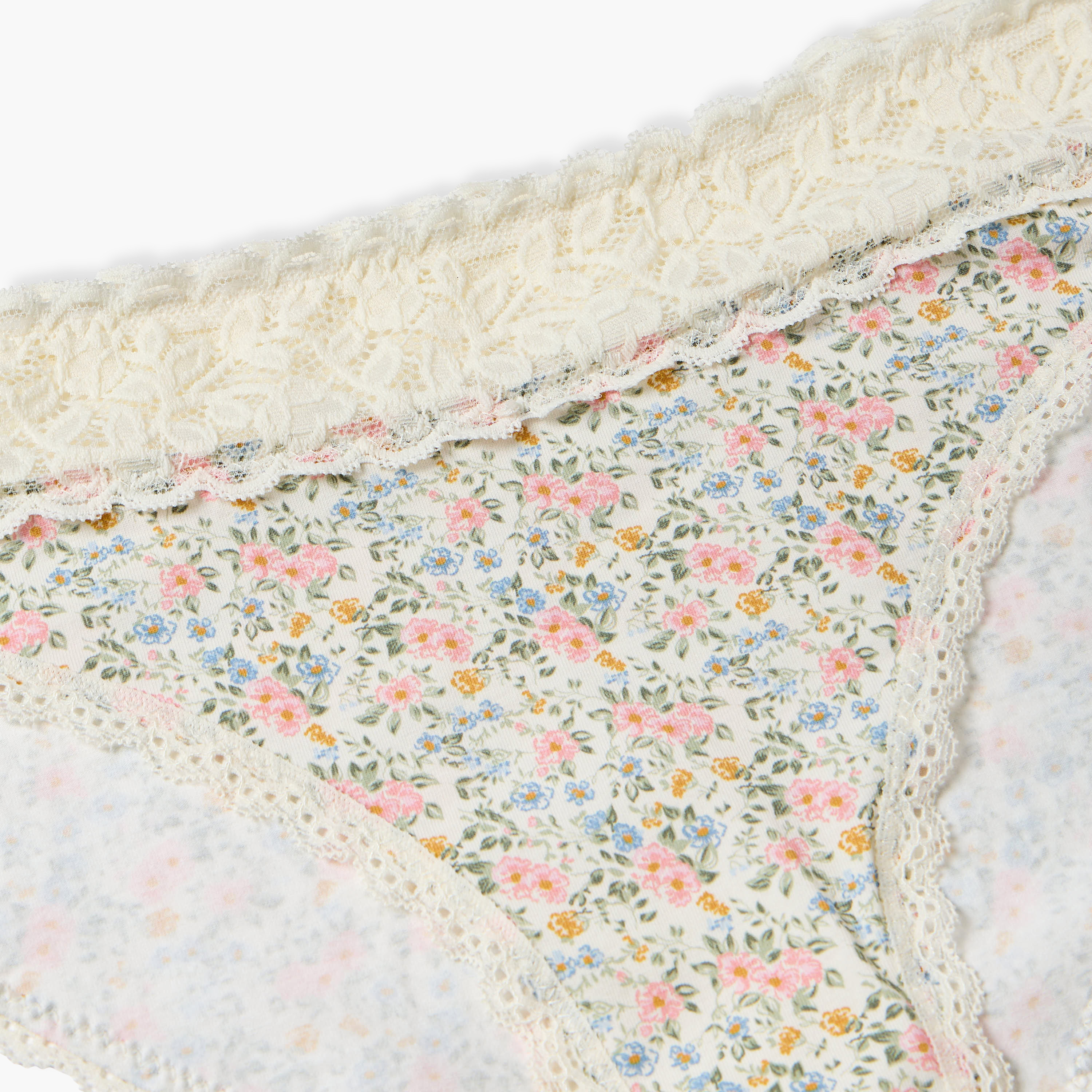 سروال داخلي بقصة دانتيل وطبعات-women-clothing-lingerie-panties-image-3