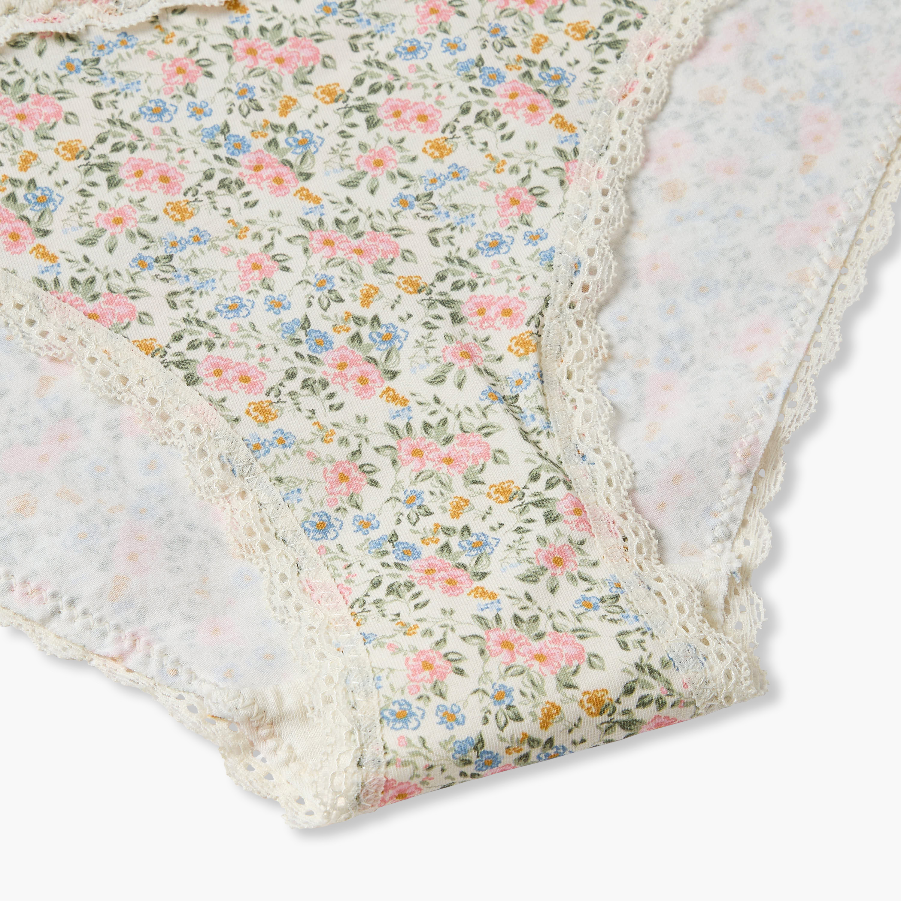 سروال داخلي بقصة دانتيل وطبعات-women-clothing-lingerie-panties-image-4