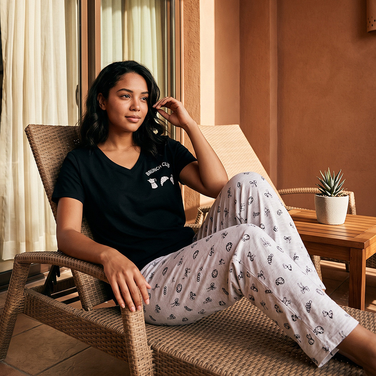 طقم بنطلون وتيشيرت بيجاما قطن بياقة V-women-clothing-nightwear-pyjamas-longsets-image-1