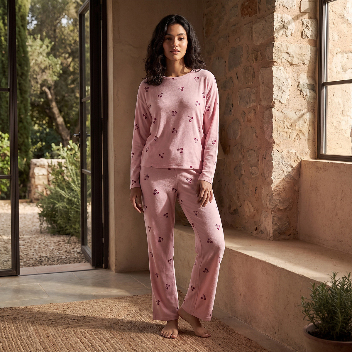 طقم بيجاما وتيشيرت بطبعات من سبلاش إنتيميتس-women-clothing-nightwear-pyjamas-longsets-image-2