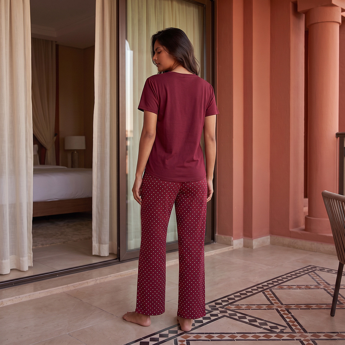 طقم تيشيرت وبنطلون بيجاما فيسكوز بطبعات منقطة من سبلاش إنتيميتس-women-clothing-nightwear-pyjamas-longsets-image-3