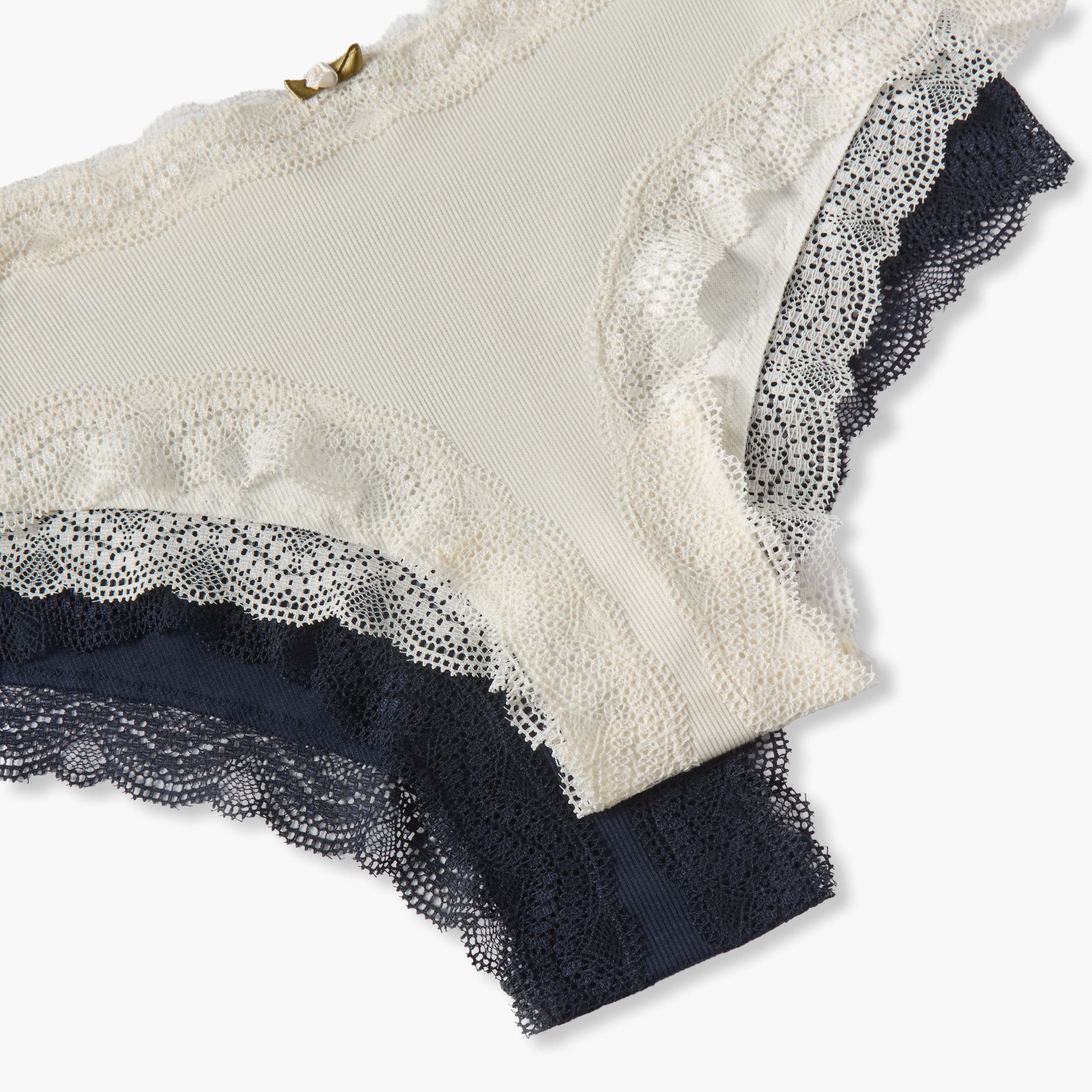 طقم سراويل داخلية شيكستر بتفاصيل دانتيل - قطعتين-women-clothing-plussize-lingerie-panties-image-6
