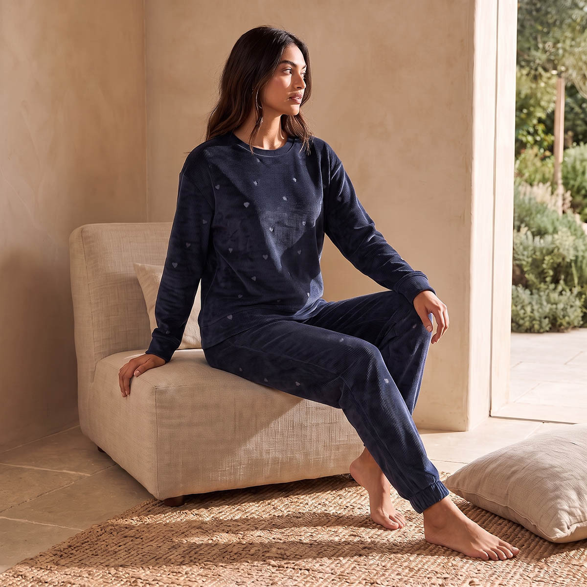 طقم بلوزة وبنطلون بيجاما جاكار-women-clothing-nightwear-pyjamas-longsets-image-1