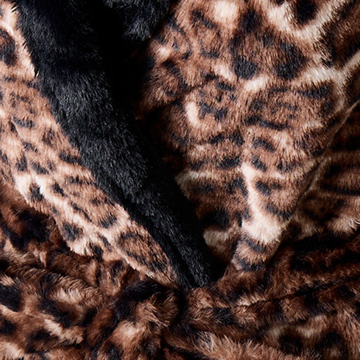 روب نوم طول الركبة فرو صناعي مع حزام من سبلاش انتيميتس-women-clothing-nightwear-robes-image-6