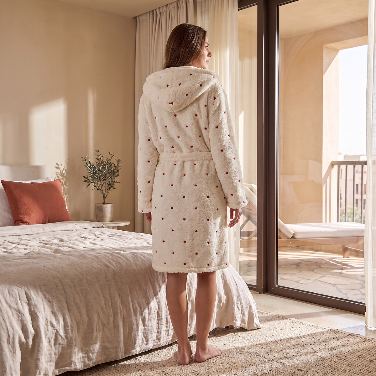 روب نوم مطرز بطول الركبة وحزام من سبلاش إنتميتس-women-clothing-nightwear-robes-image-3