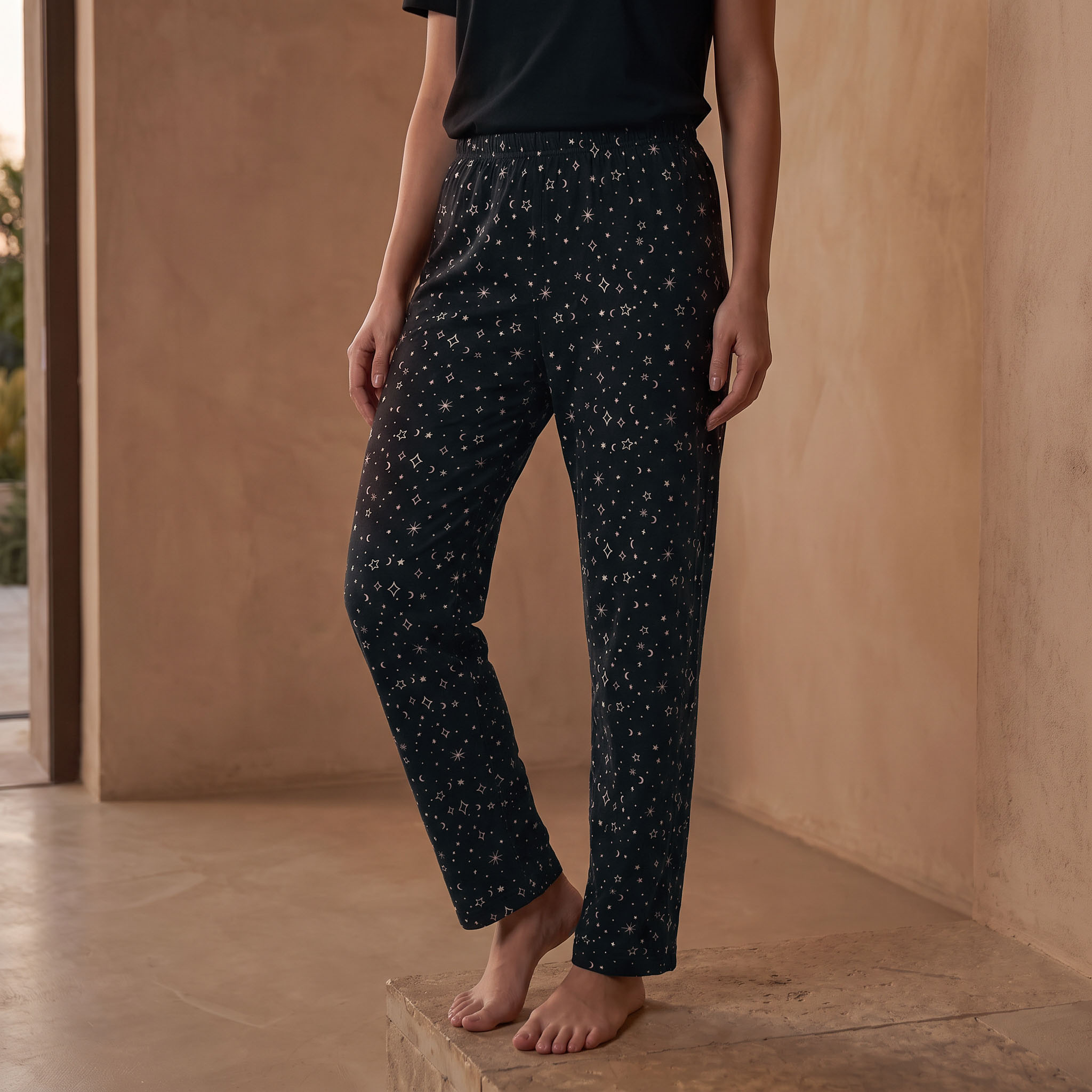 طقم تيشيرت وبيجاما بطبعات من سبلاش إنتميتس-women-clothing-nightwear-pyjamas-longsets-image-5