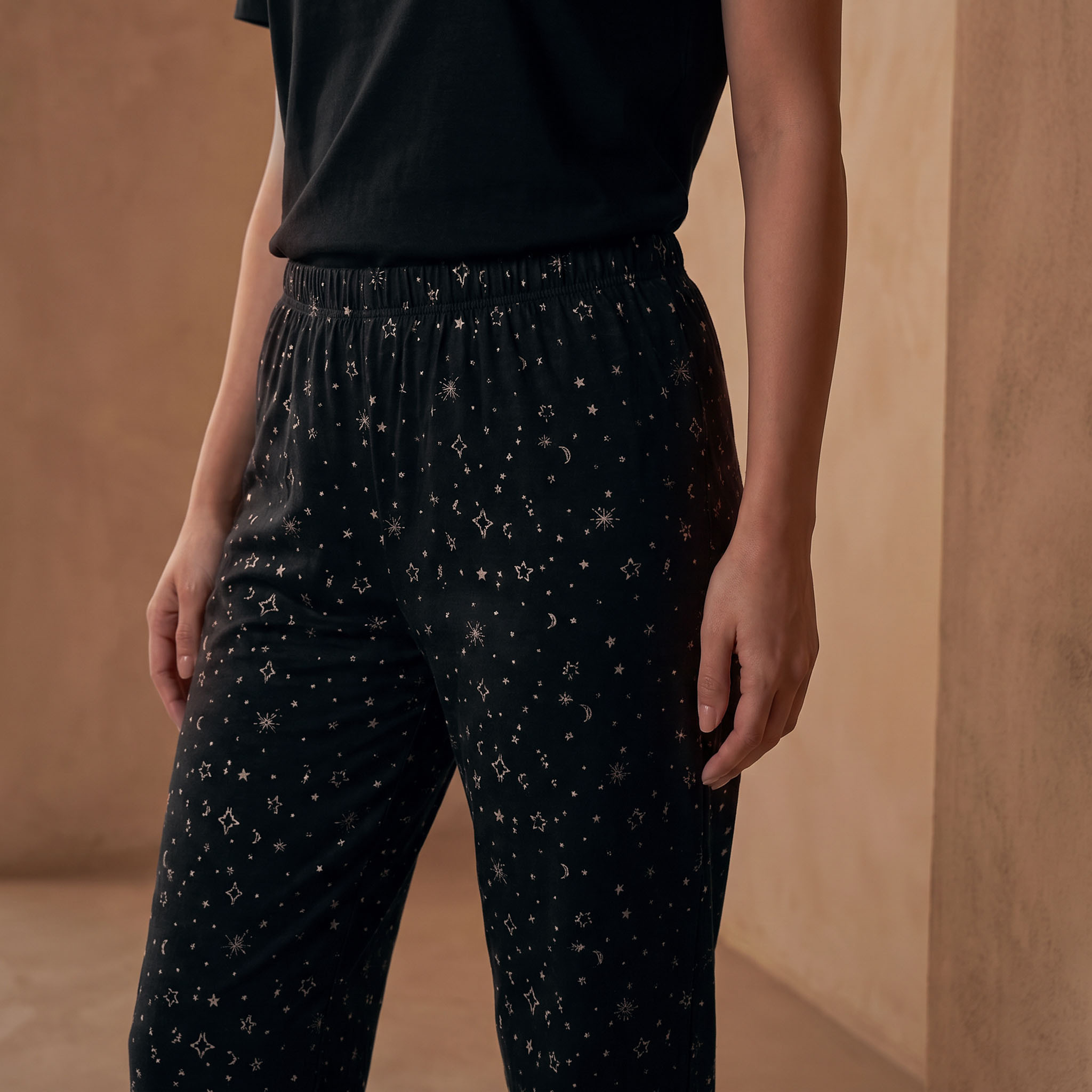 طقم تيشيرت وبيجاما بطبعات من سبلاش إنتميتس-women-clothing-nightwear-pyjamas-longsets-image-7