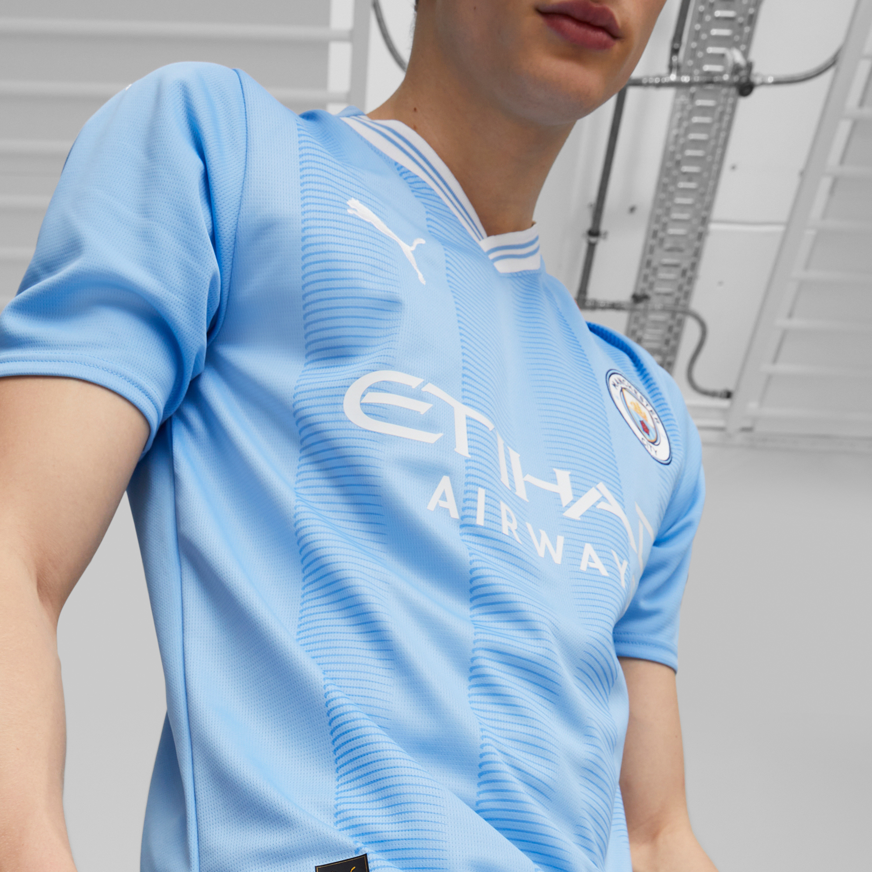 بوما تي شيرت جيرسي نادي مانشستر سيتي على أرضه للرجال 770438 |OE-men-clothing-sportswearandactivewear-tshirtsandpolos-image-2