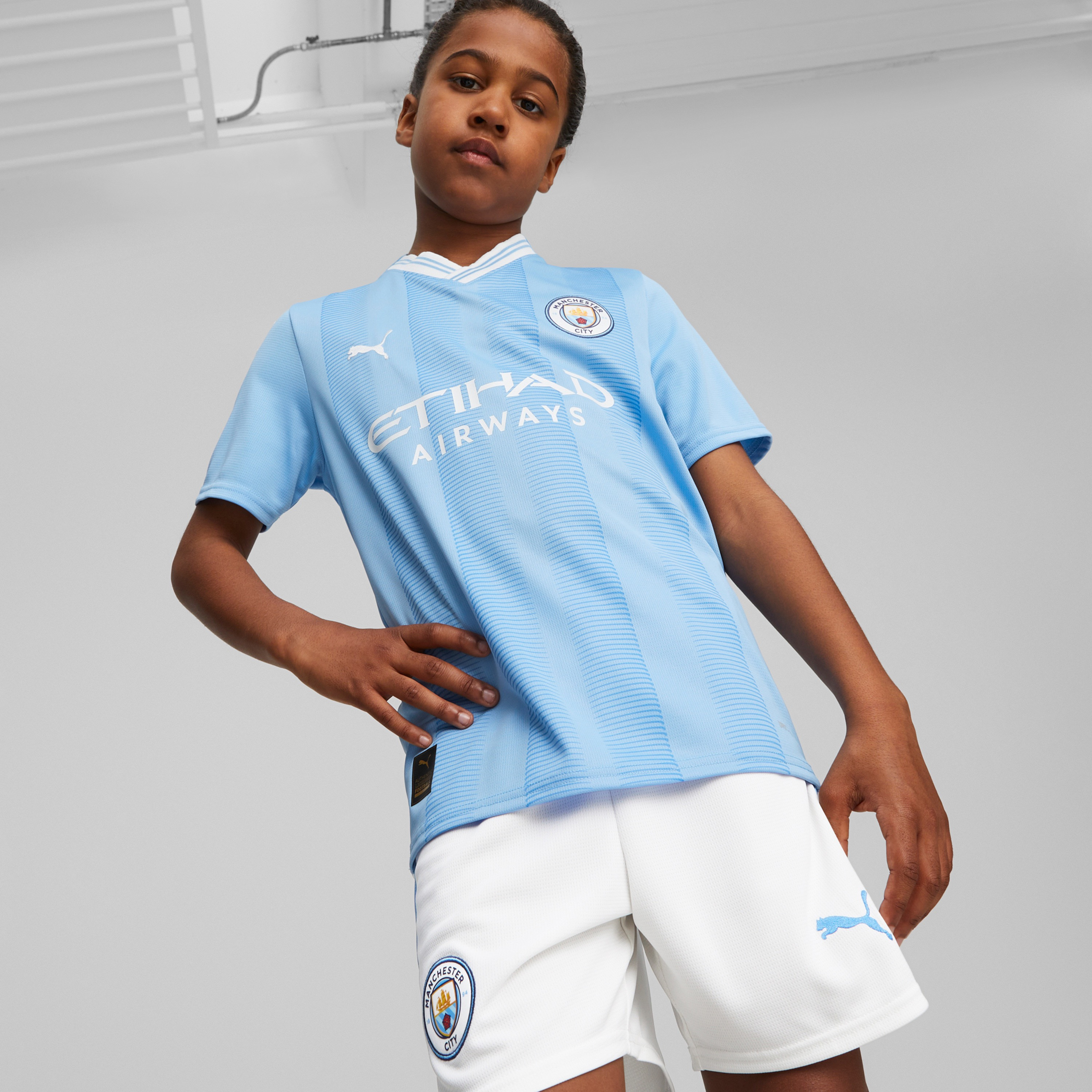 بوما تي شيرت جيرسي نادي مانشستر سيتي على أرضه للأولاد 770441 |OE-sports-boys-clothing-tops-image-1