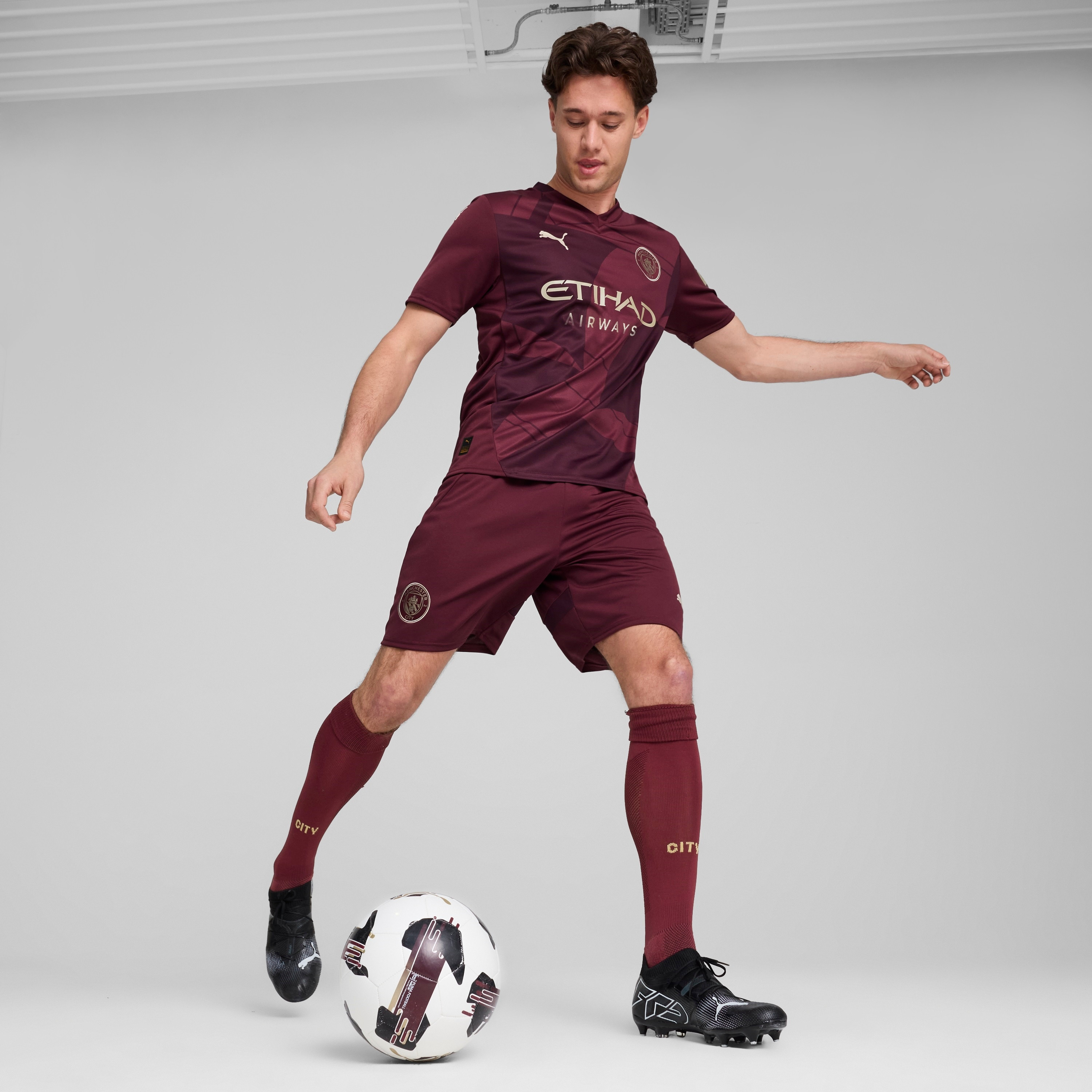 بوما- شورت مانشستر سيتي إف سي للرجال 77511403 | OE-sports-gear-football-clothing-bottoms-image-2