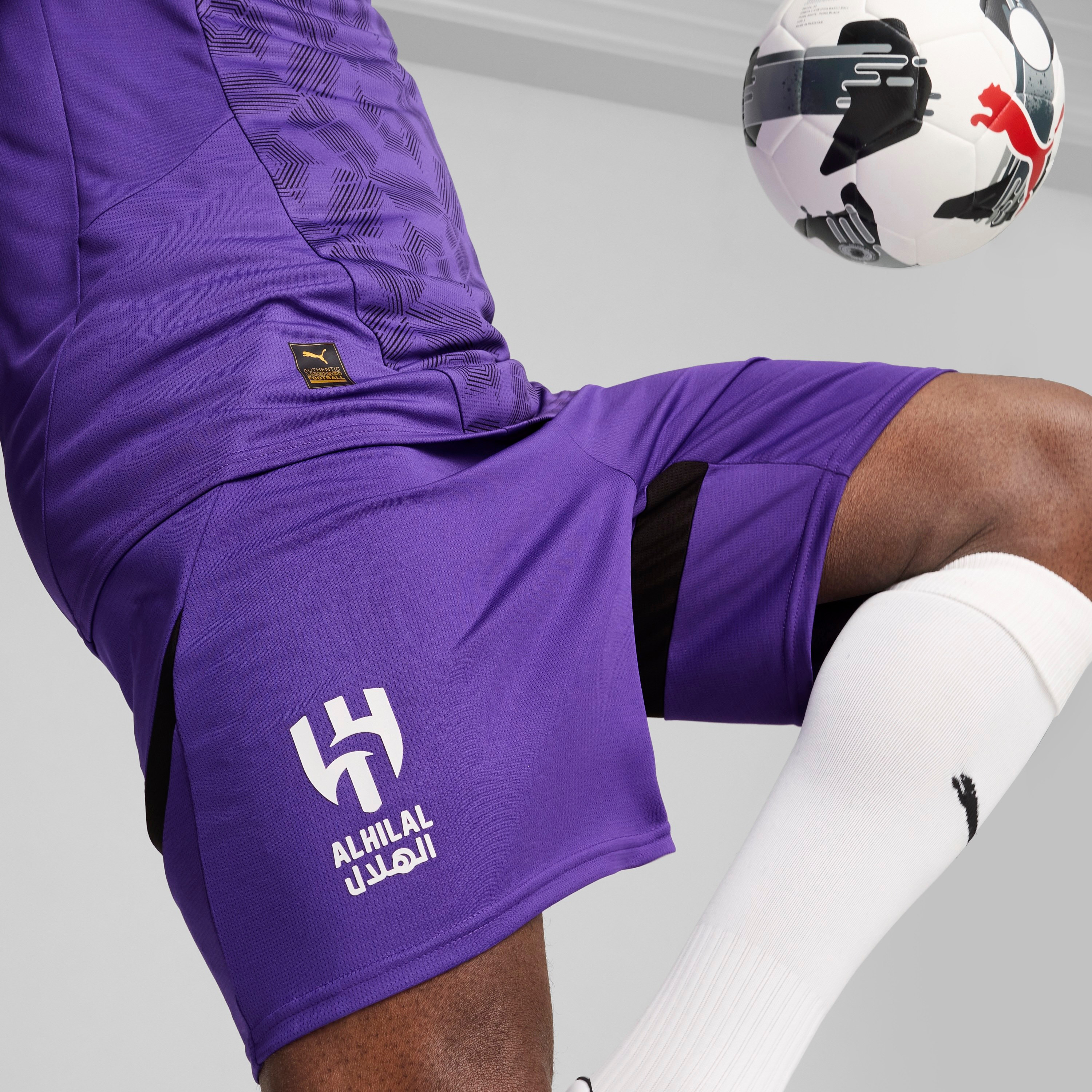 شورت طبق الأصل لفريق الهلال السعودي للرجال من بوما 77888503 | OE-men-clothing-bottoms-shorts-image-3