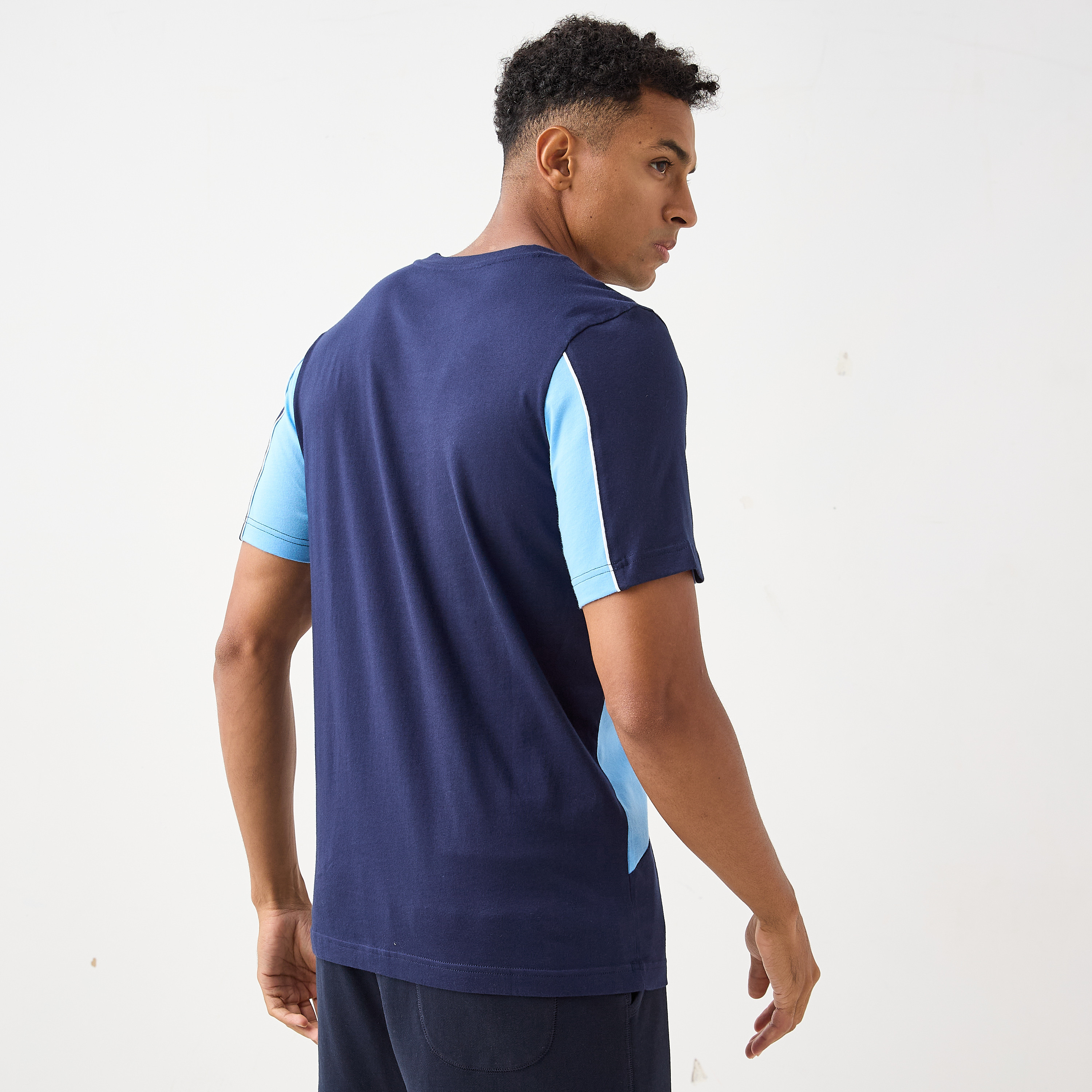 بوما - تيشيرت كرة قدم بشعار نادي مانشستر سيتي - للرجال 779130 | OE-men-clothing-sportswearandactivewear-tshirtsandpolos-image-3
