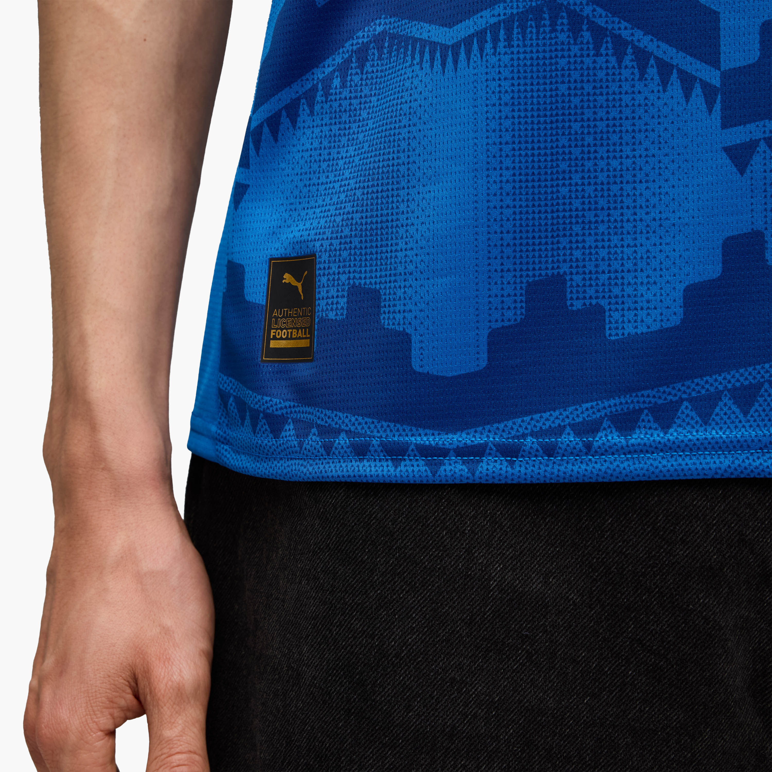 بوما- قميص25/26  نادي الهلال السعودي الأساسي للرجال 779470 | OE-men-clothing-sportswearandactivewear-tshirtsandpolos-image-5