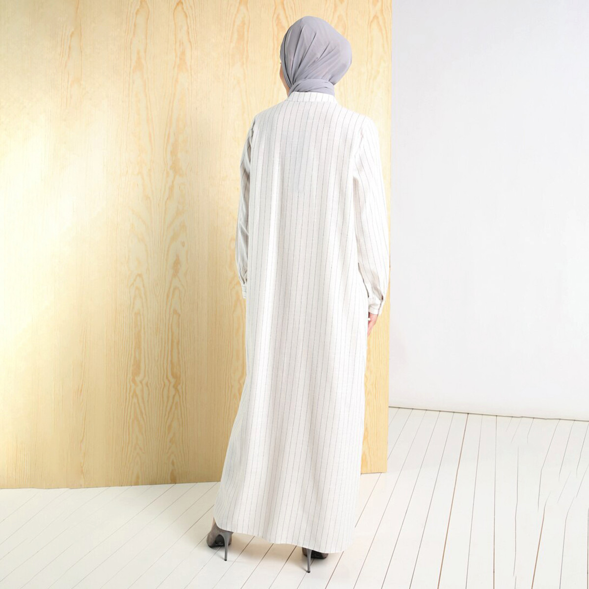 Modanisa Women Black Striped Mandarin Neck Buttoned Abaya-women-arabicclothing-abayas-image-2
