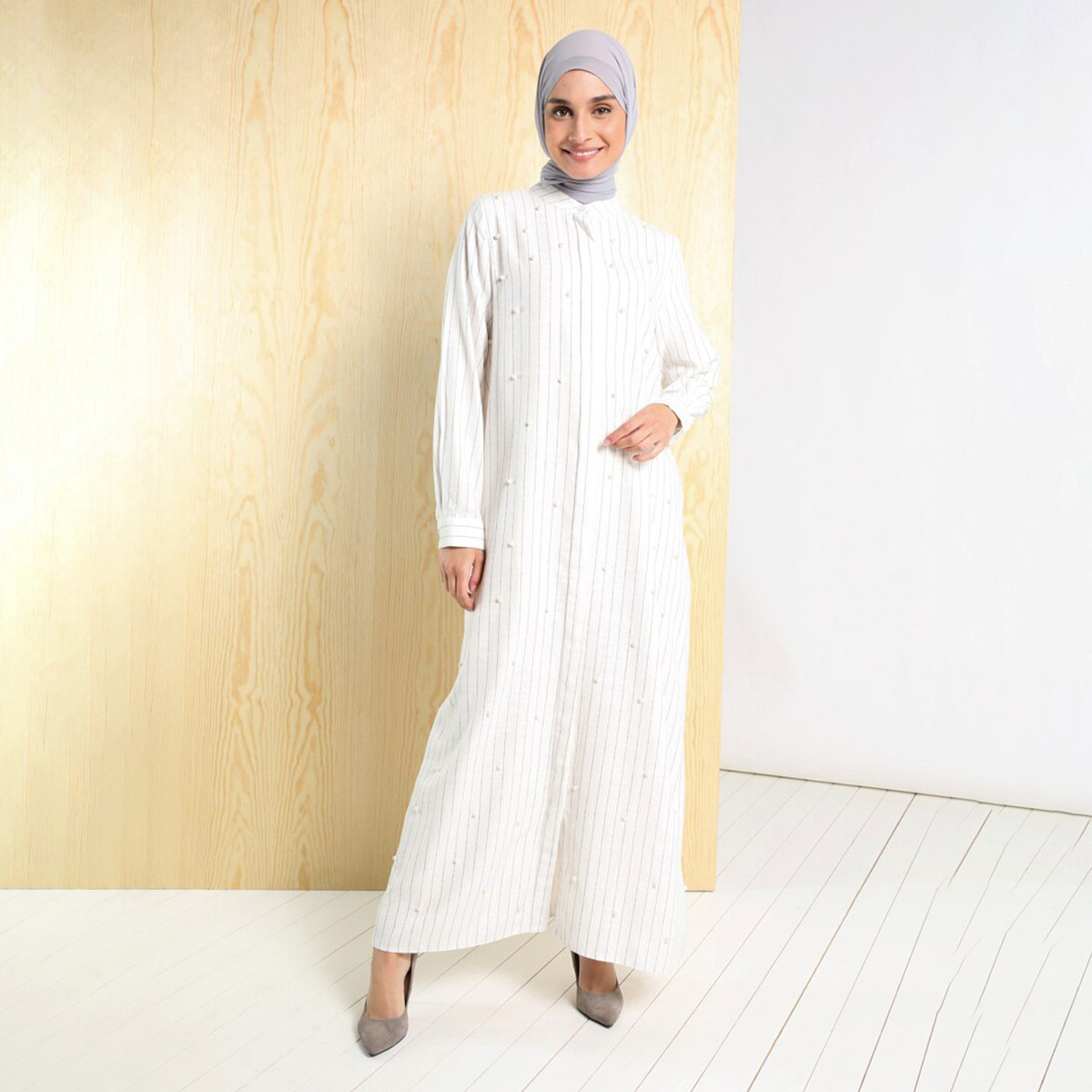 Modanisa Women Black Striped Mandarin Neck Buttoned Abaya-women-arabicclothing-abayas-image-3