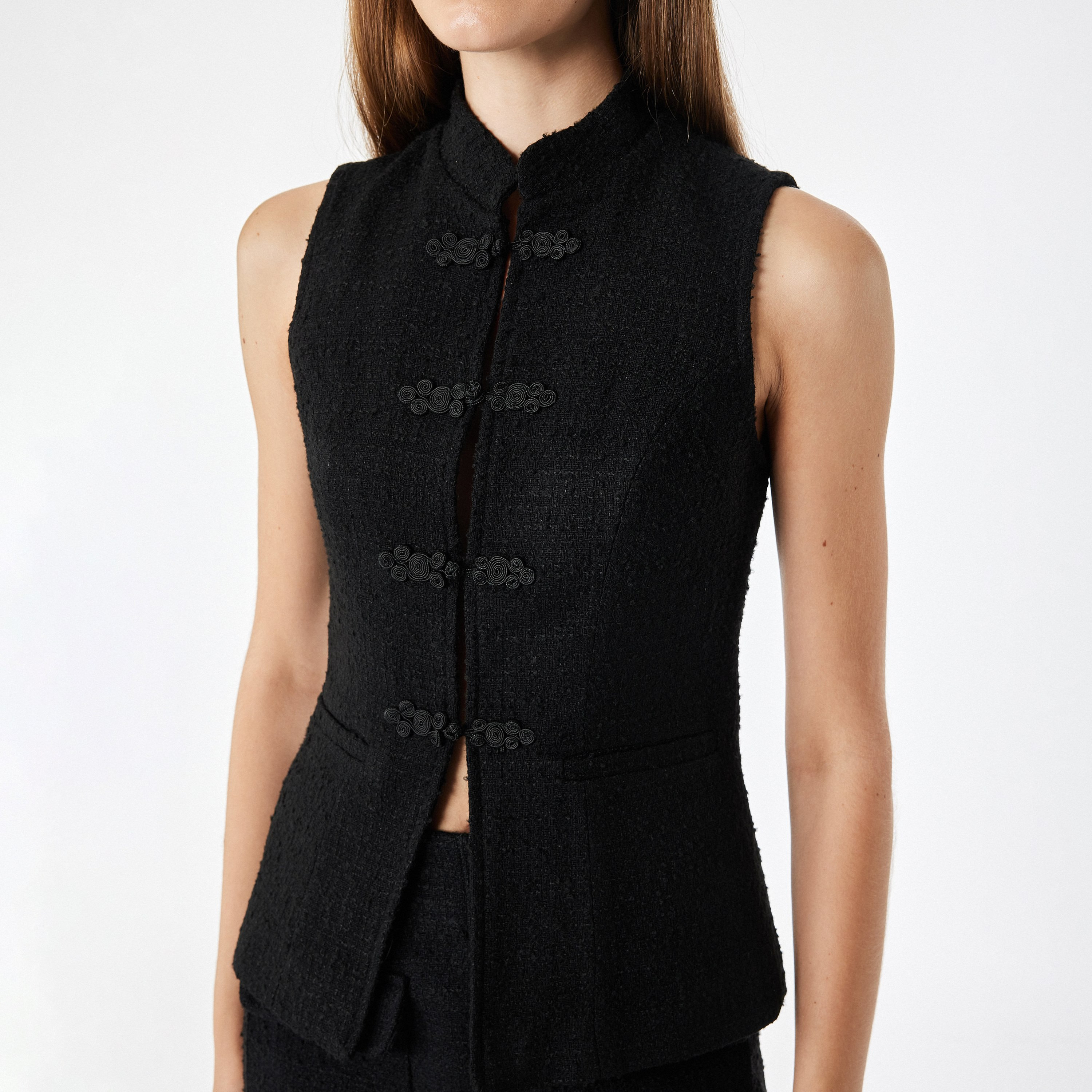 صديري (فيست) تويد حريمي بياقة صينية (ماندرين) باللون الأسود من كوتون-women-winterwear-coatsandjackets-waistcoats-image-4
