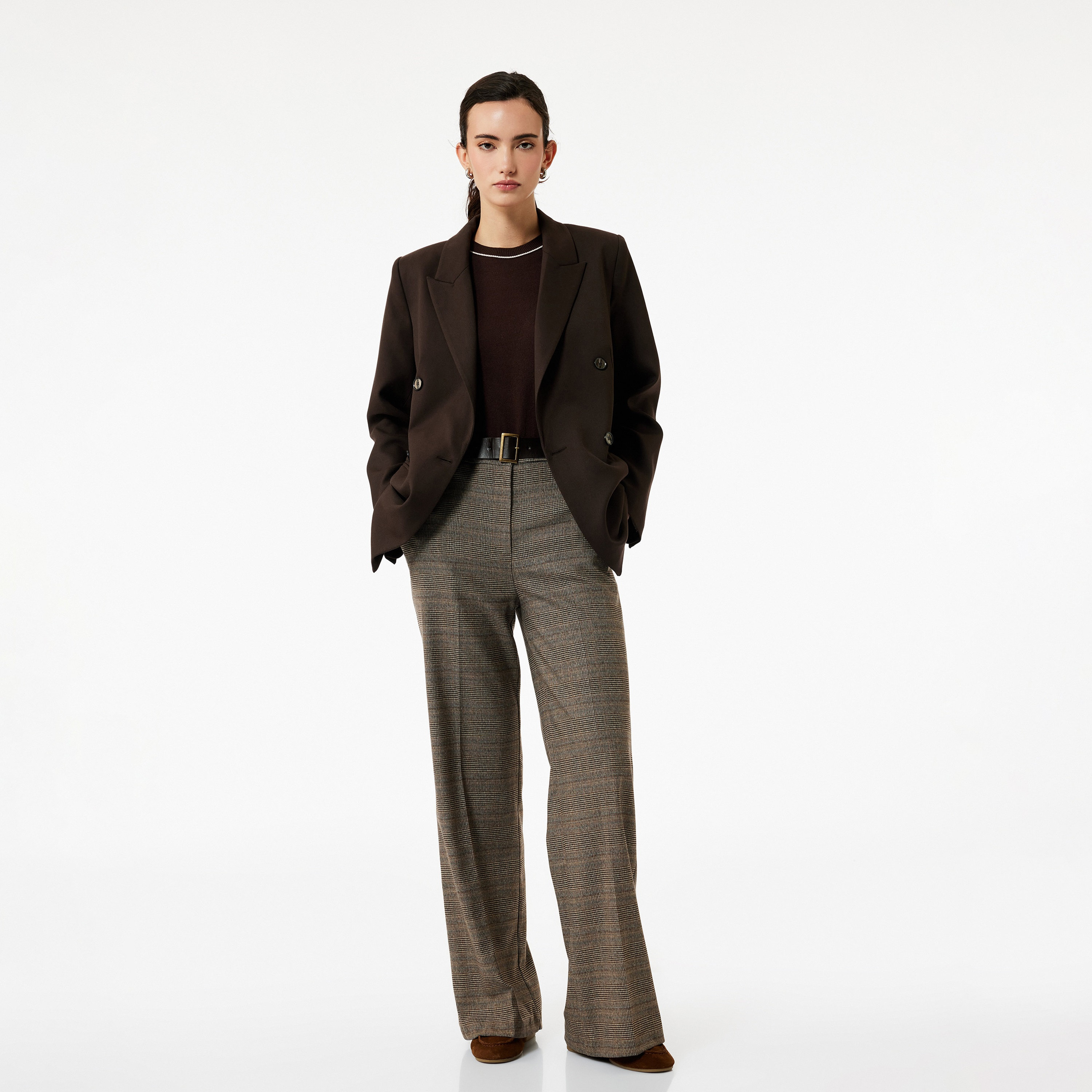 بنطال حريمي بقصة أرجل واسعة ونقشة مربعات باللون البني من كوتون-women-clothing-trousers-image-2