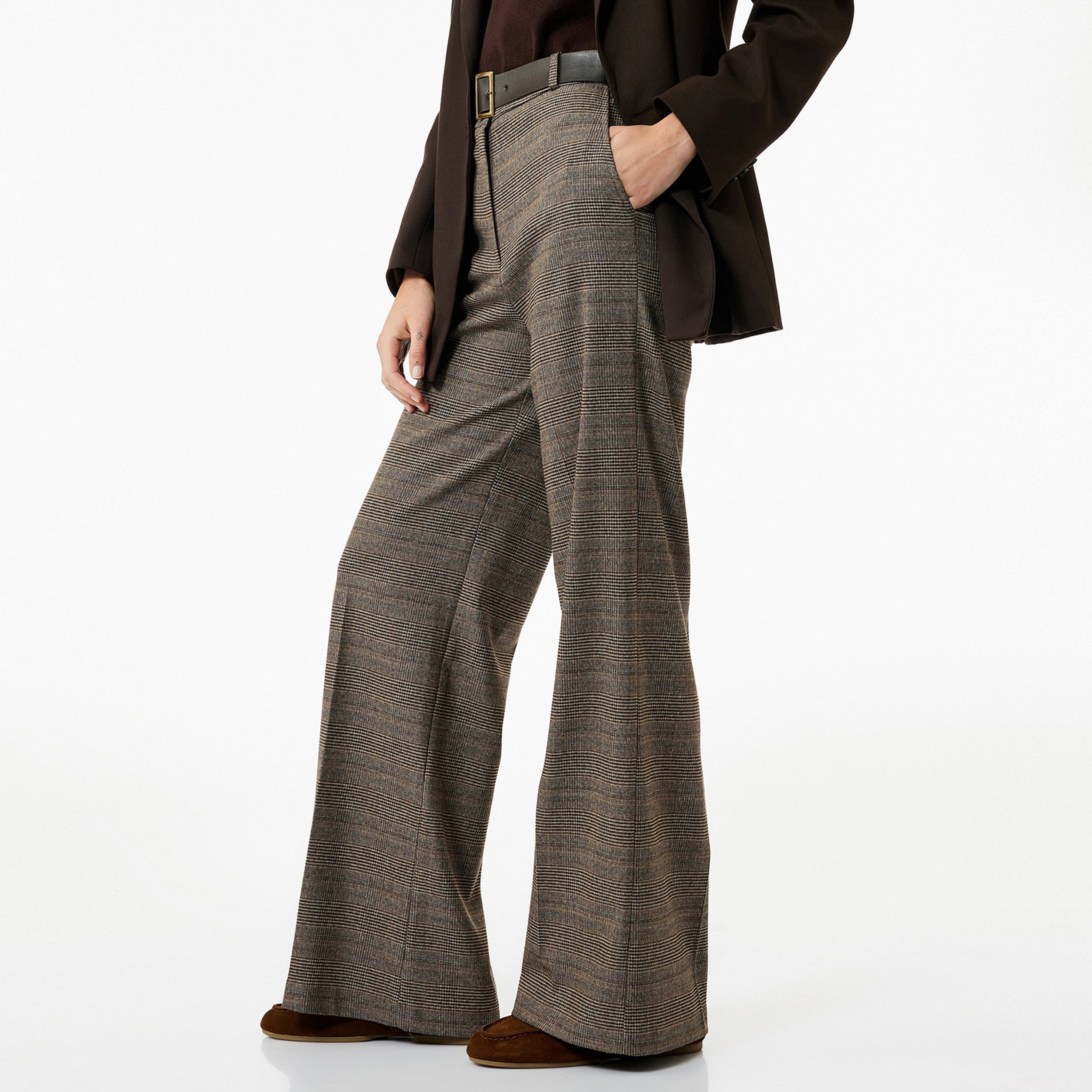 بنطال حريمي بقصة أرجل واسعة ونقشة مربعات باللون البني من كوتون-women-clothing-trousers-image-3