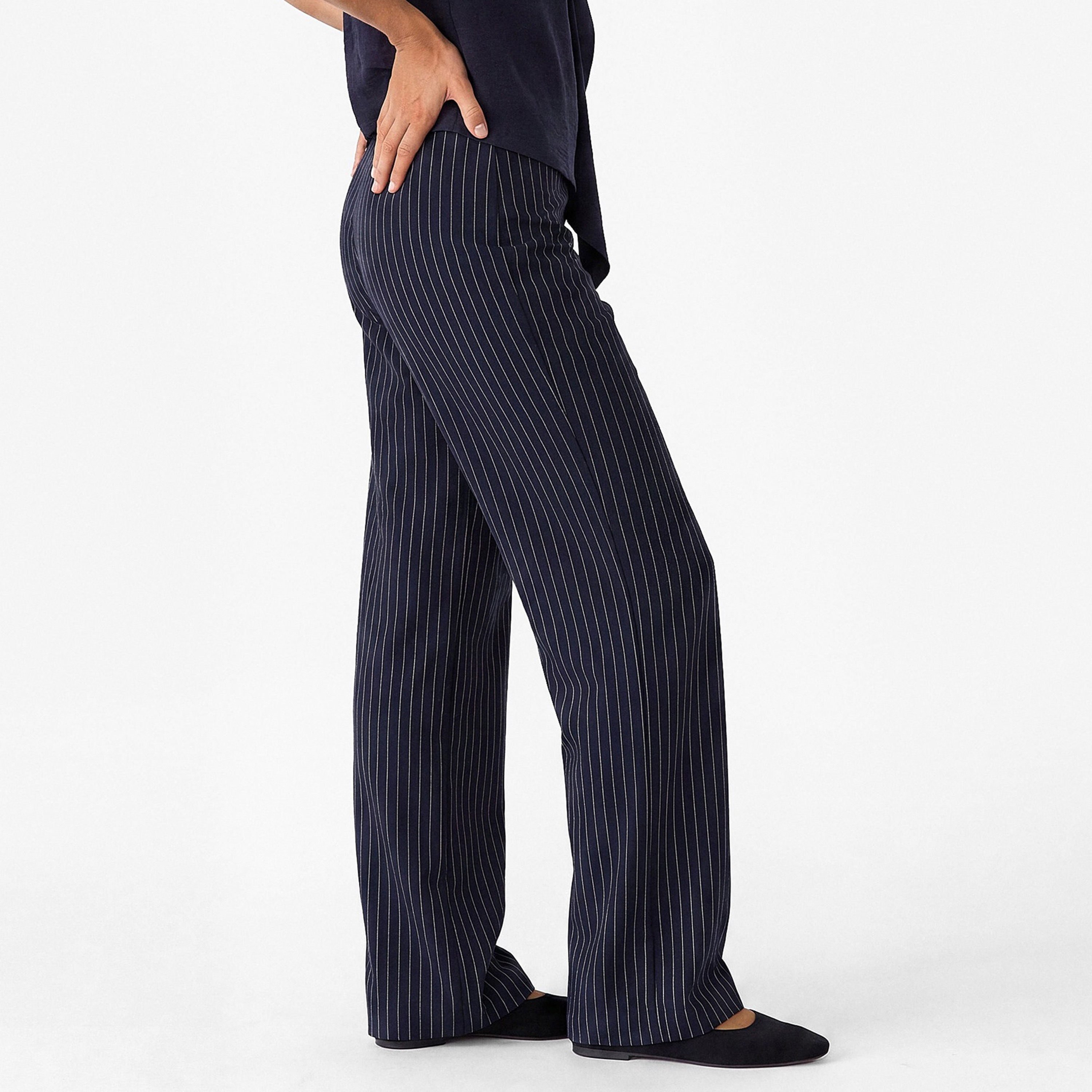 بنطال حريمي بقصة أرجل واسعة ومخطط باللون الكحلي من كوتون-women-clothing-trousers-image-3