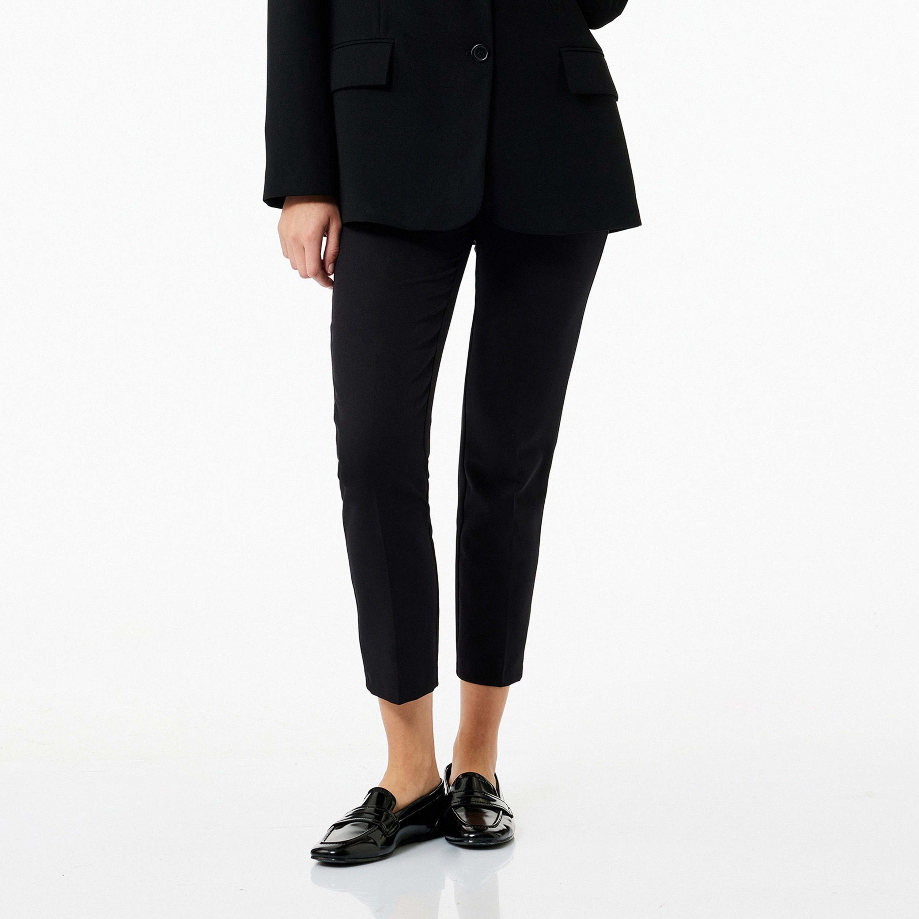 بنطال حريمي بقصة ضيقة تتضيق للأسفل (تاپرد) باللون الأسود من كوتون-women-clothing-trousers-image-1